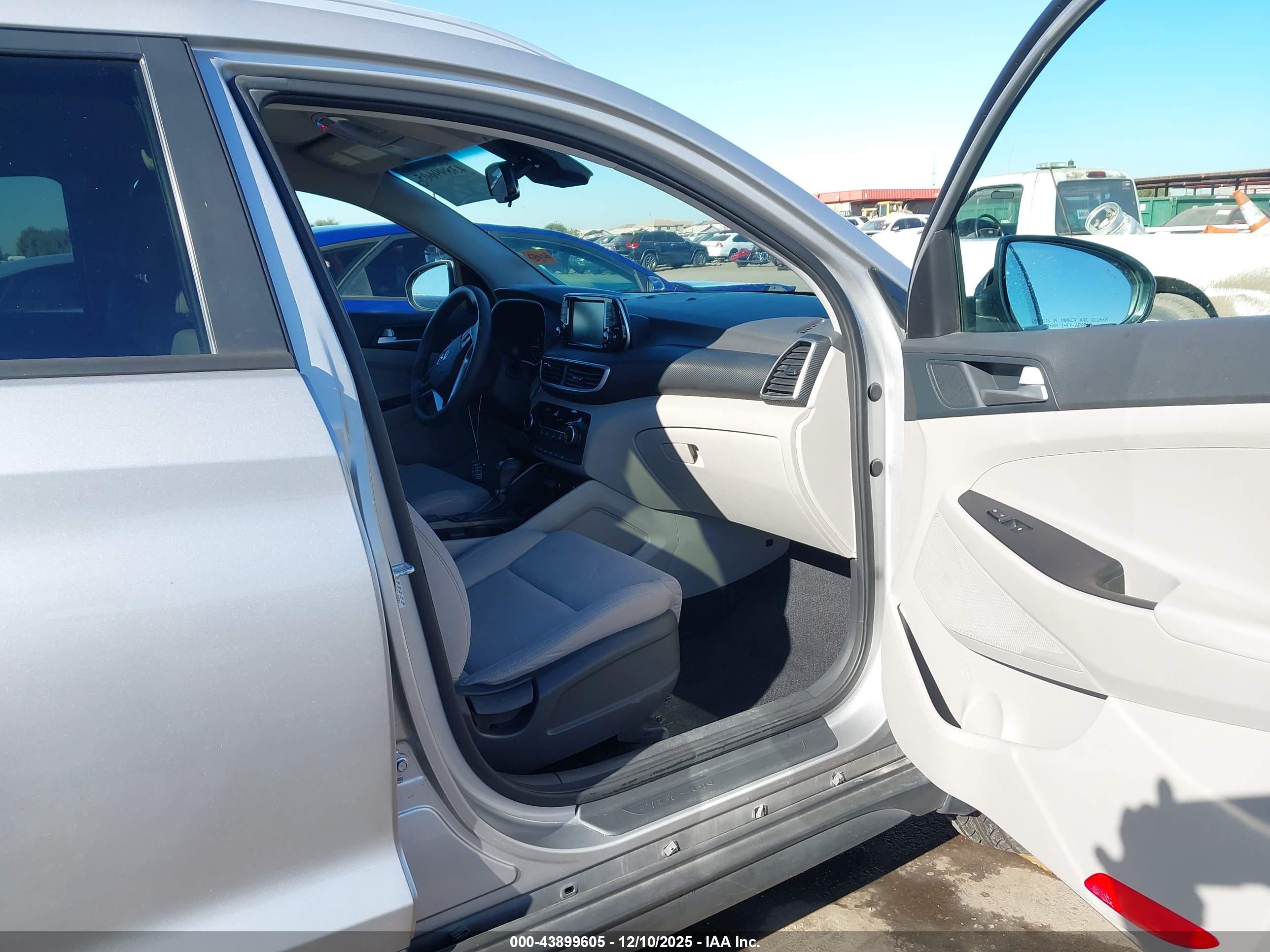 HYUNDAI TUCSON image 5
