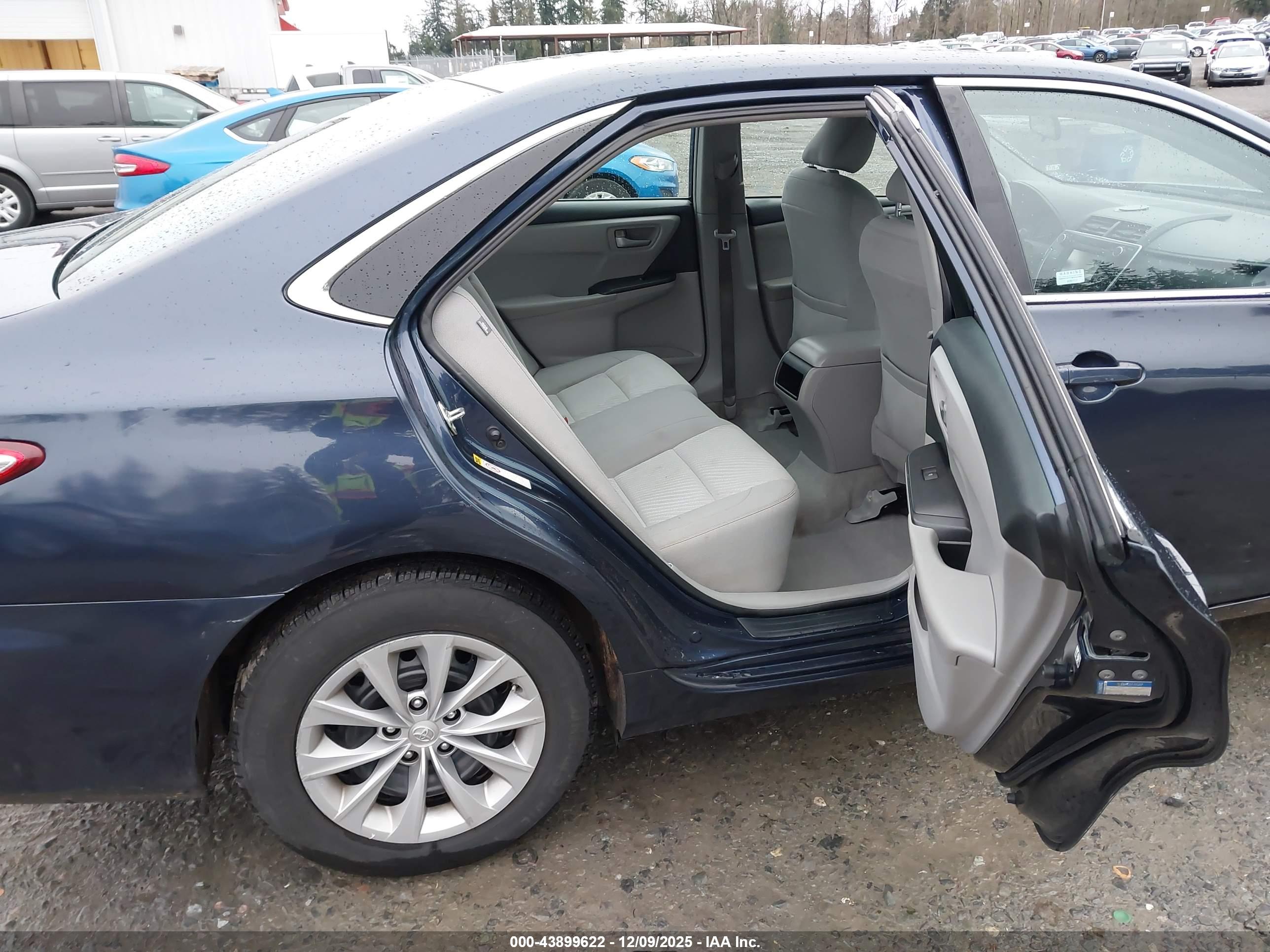 TOYOTA CAMRY image 8