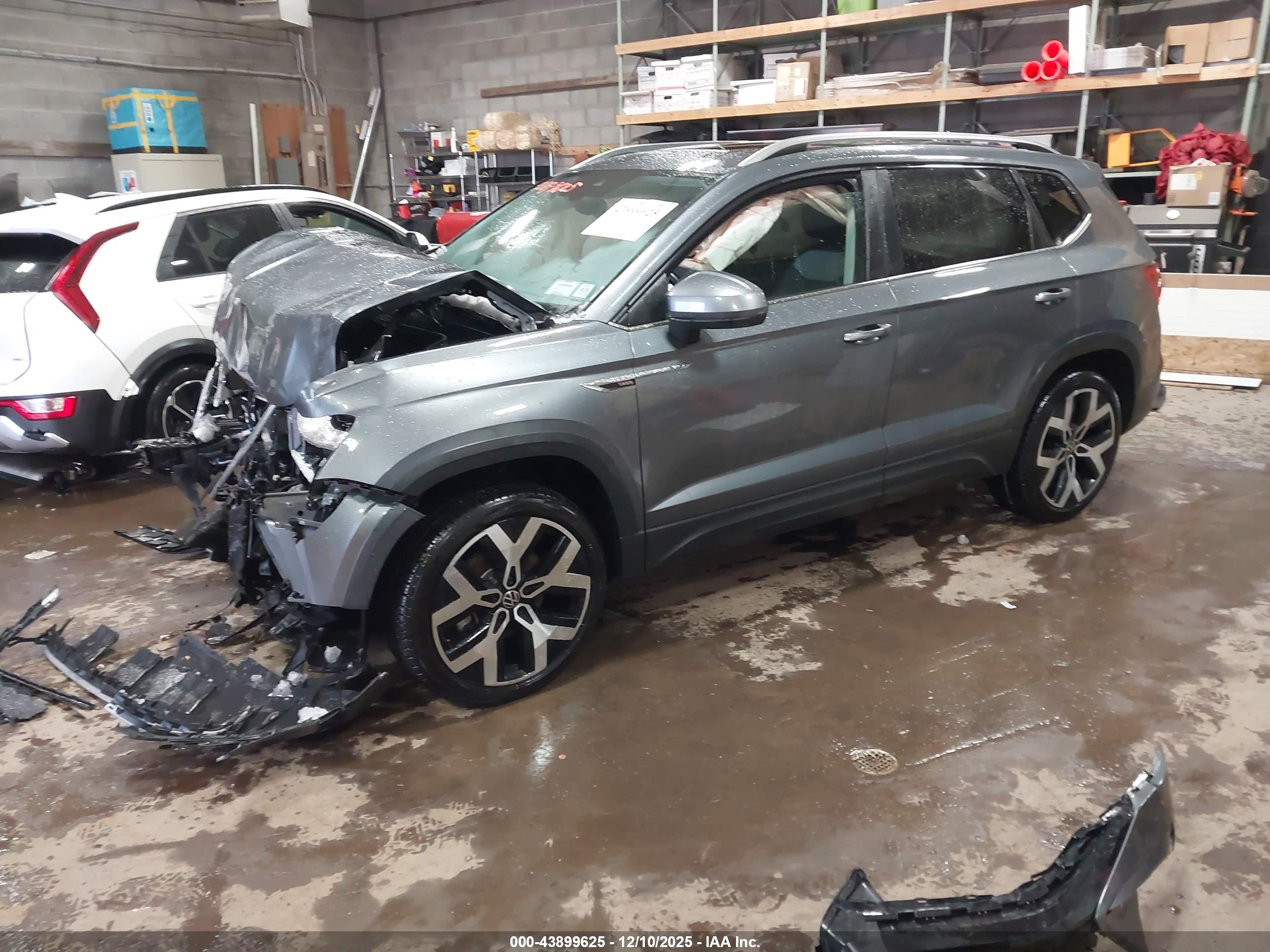 VOLKSWAGEN TAOS image 2