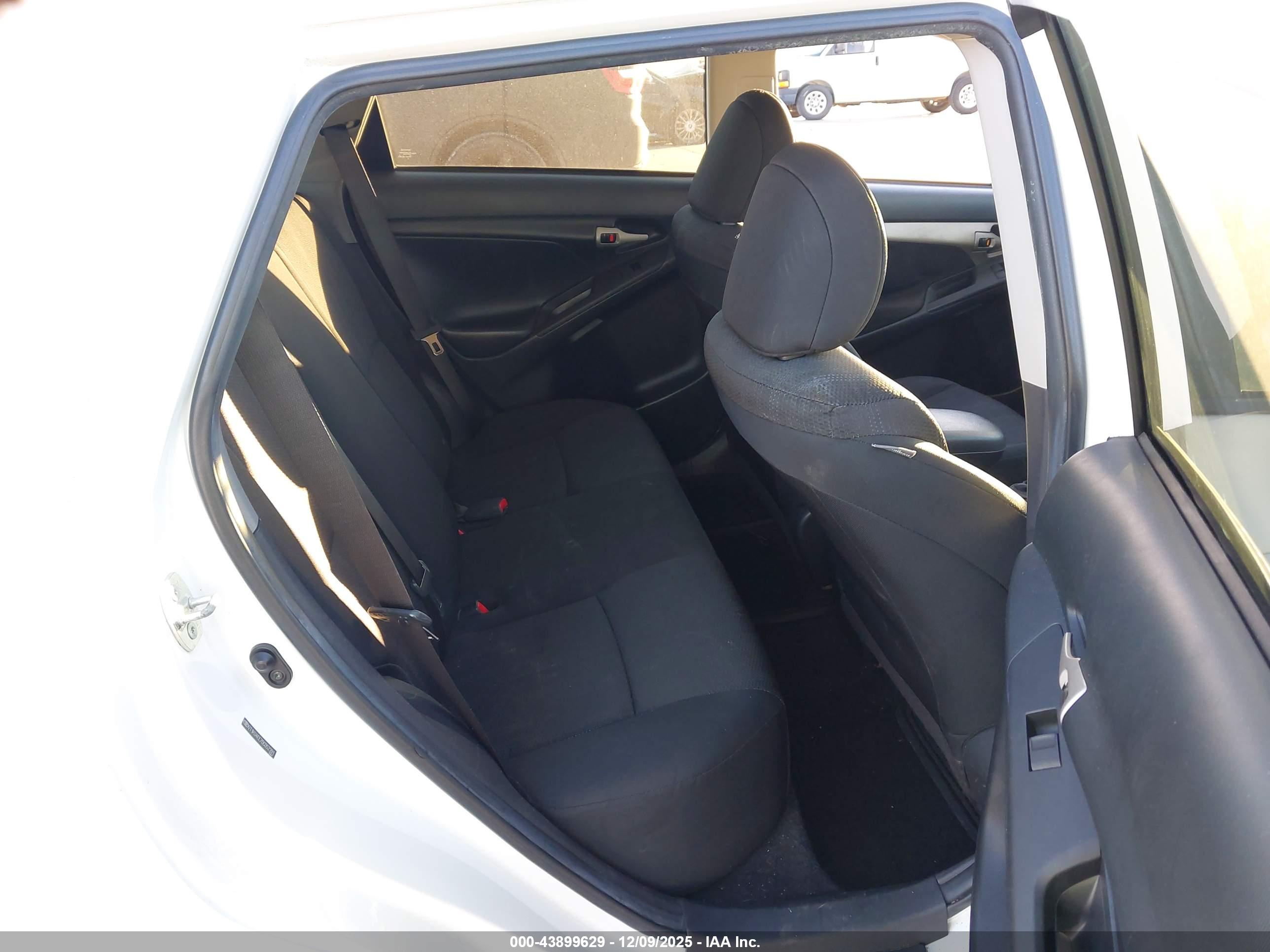 TOYOTA MATRIX image 8