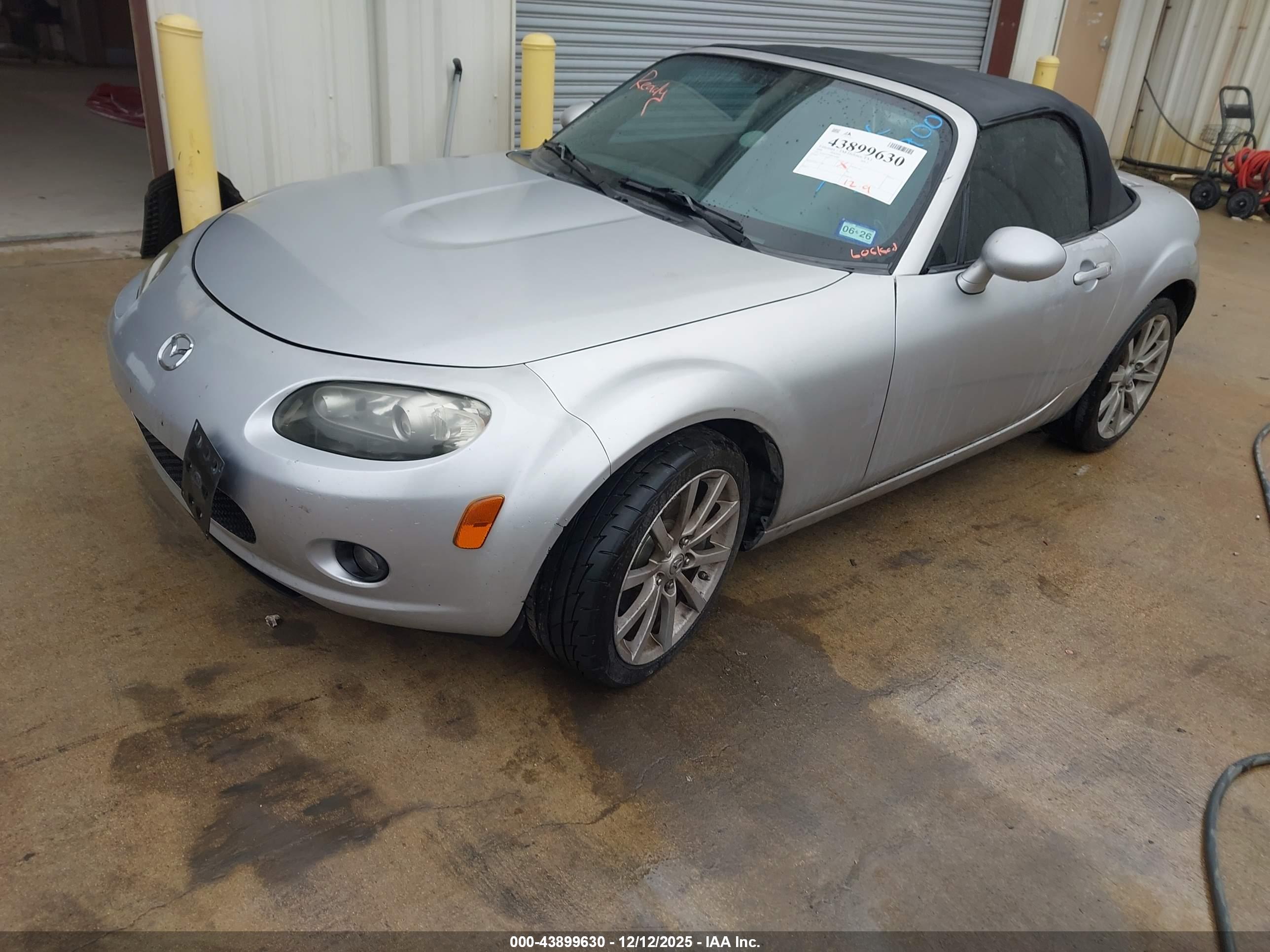 MAZDA MX-5 image 2