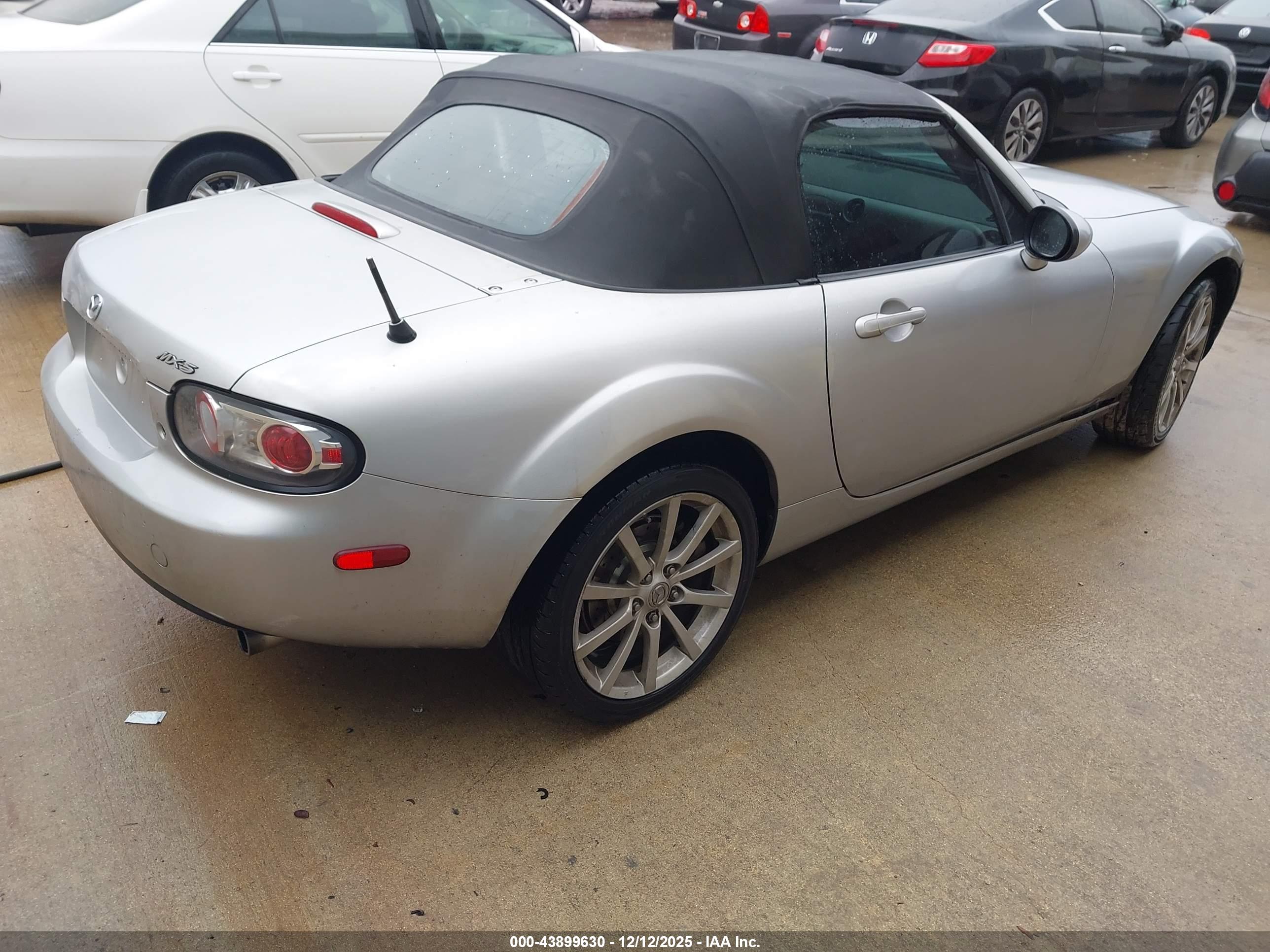 MAZDA MX-5 image 4