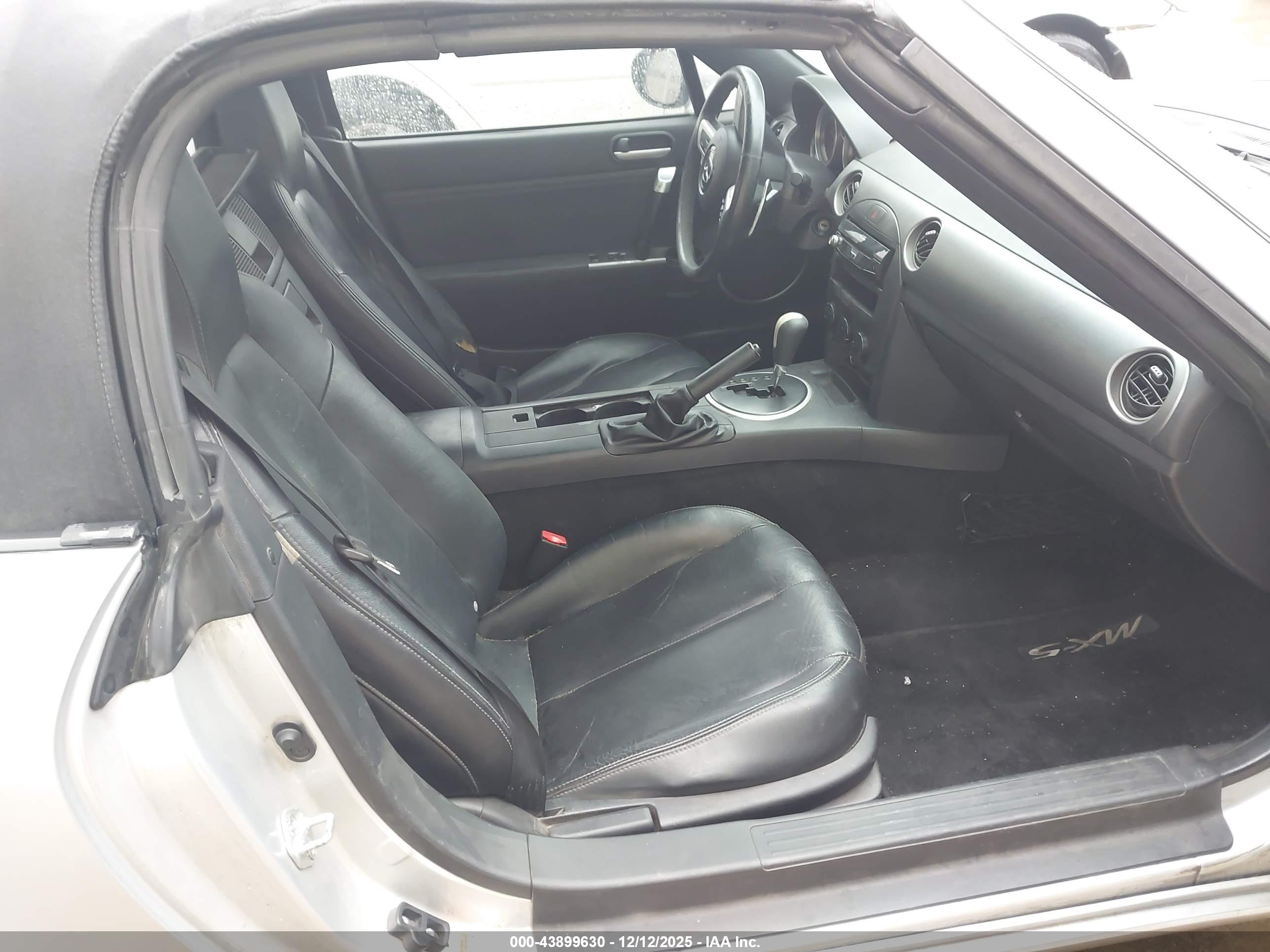 MAZDA MX-5 image 5