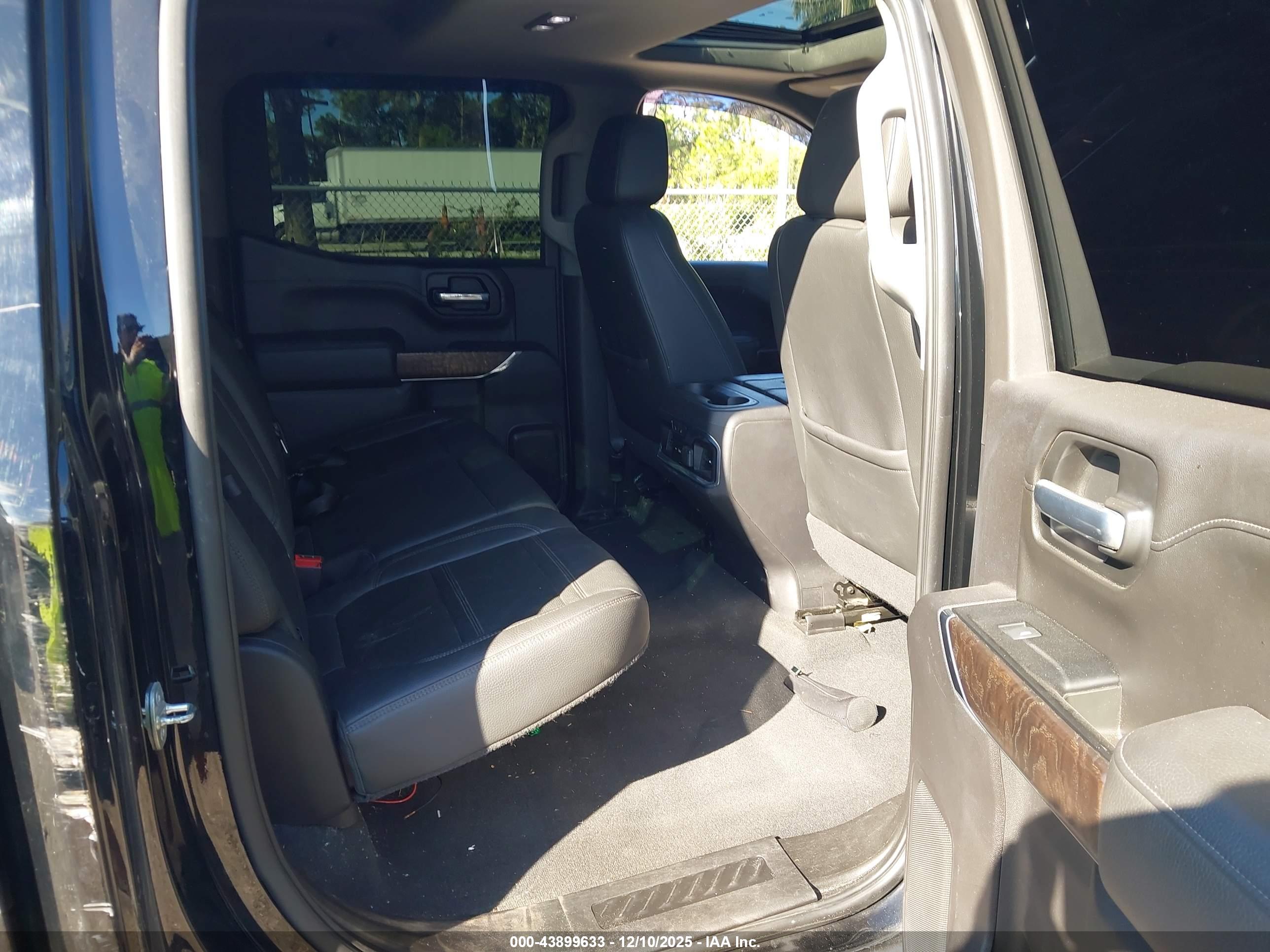 GMC SIERRA image 8