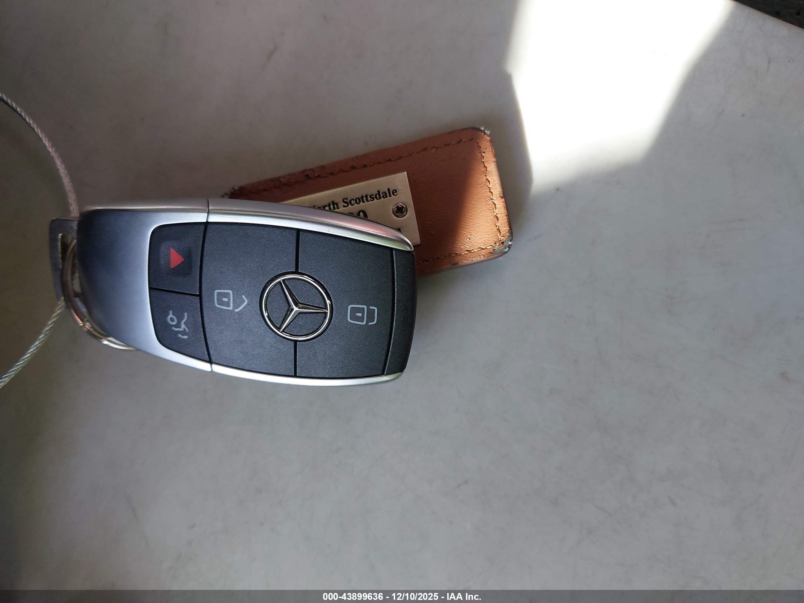 MERCEDES-BENZ GLC image 11