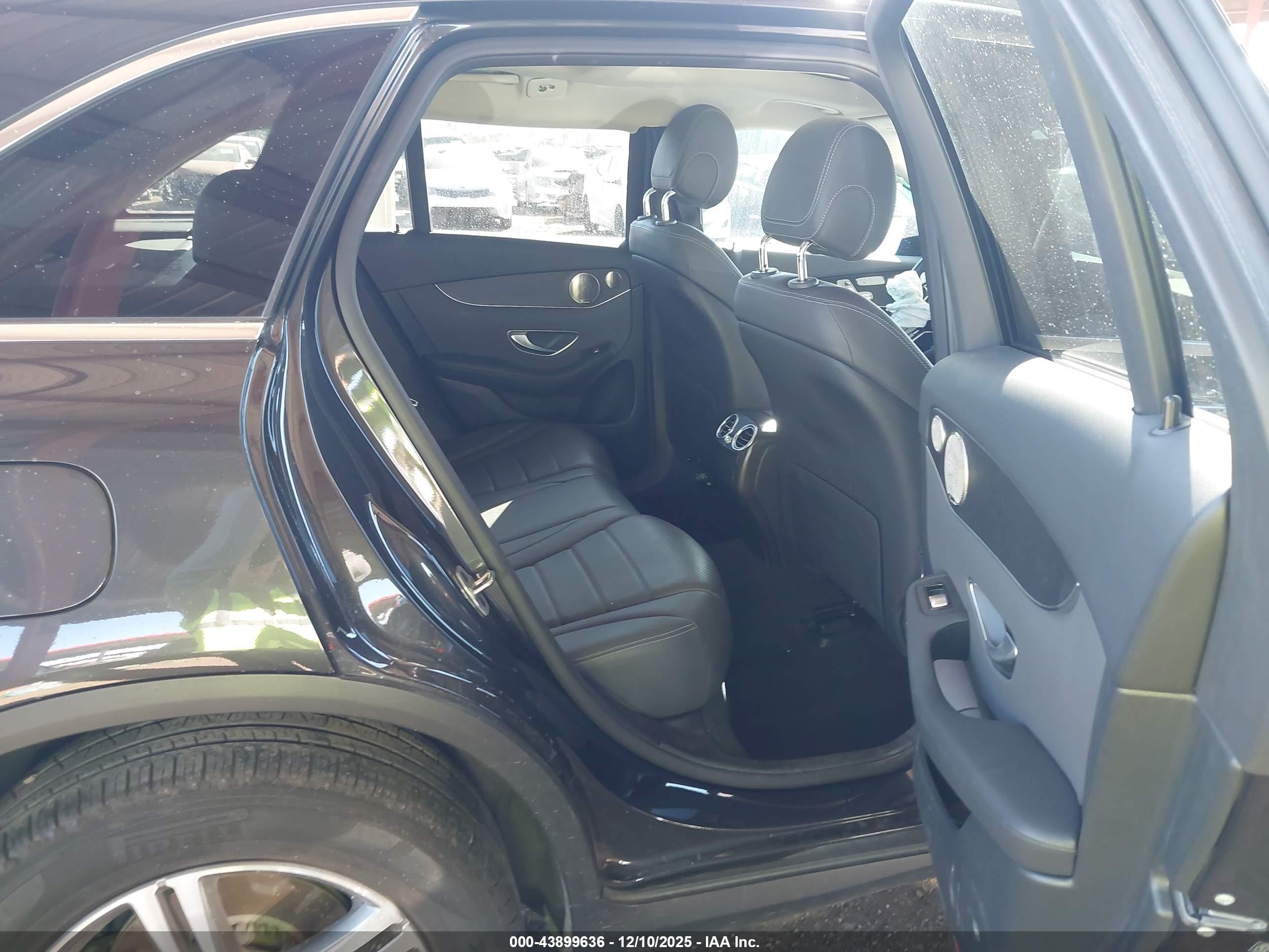 MERCEDES-BENZ GLC image 8