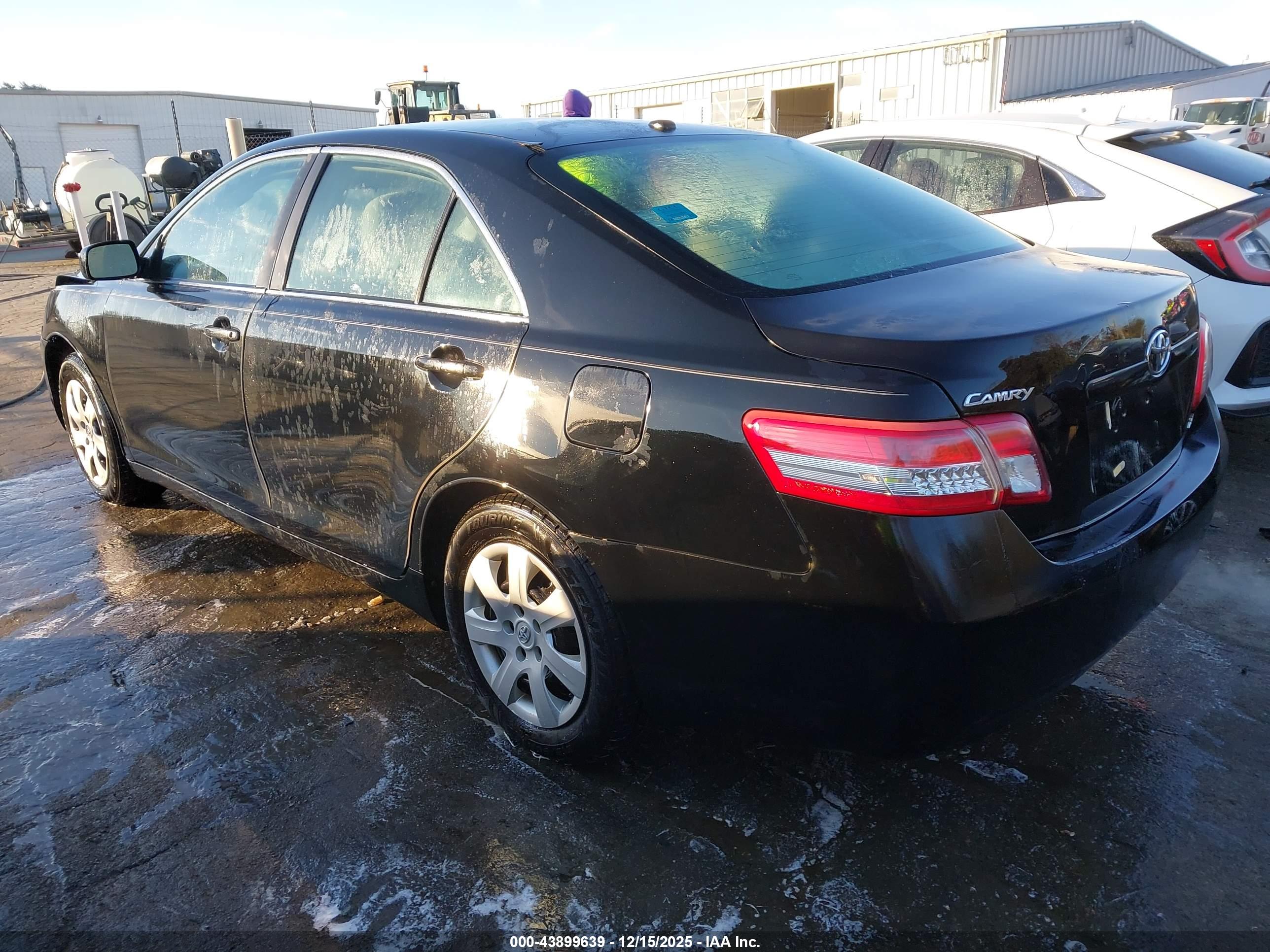TOYOTA CAMRY image 3