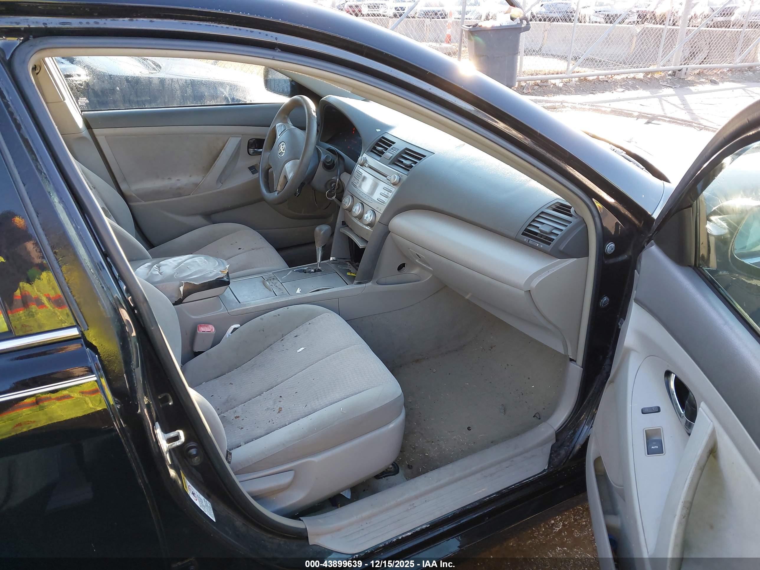 TOYOTA CAMRY image 5