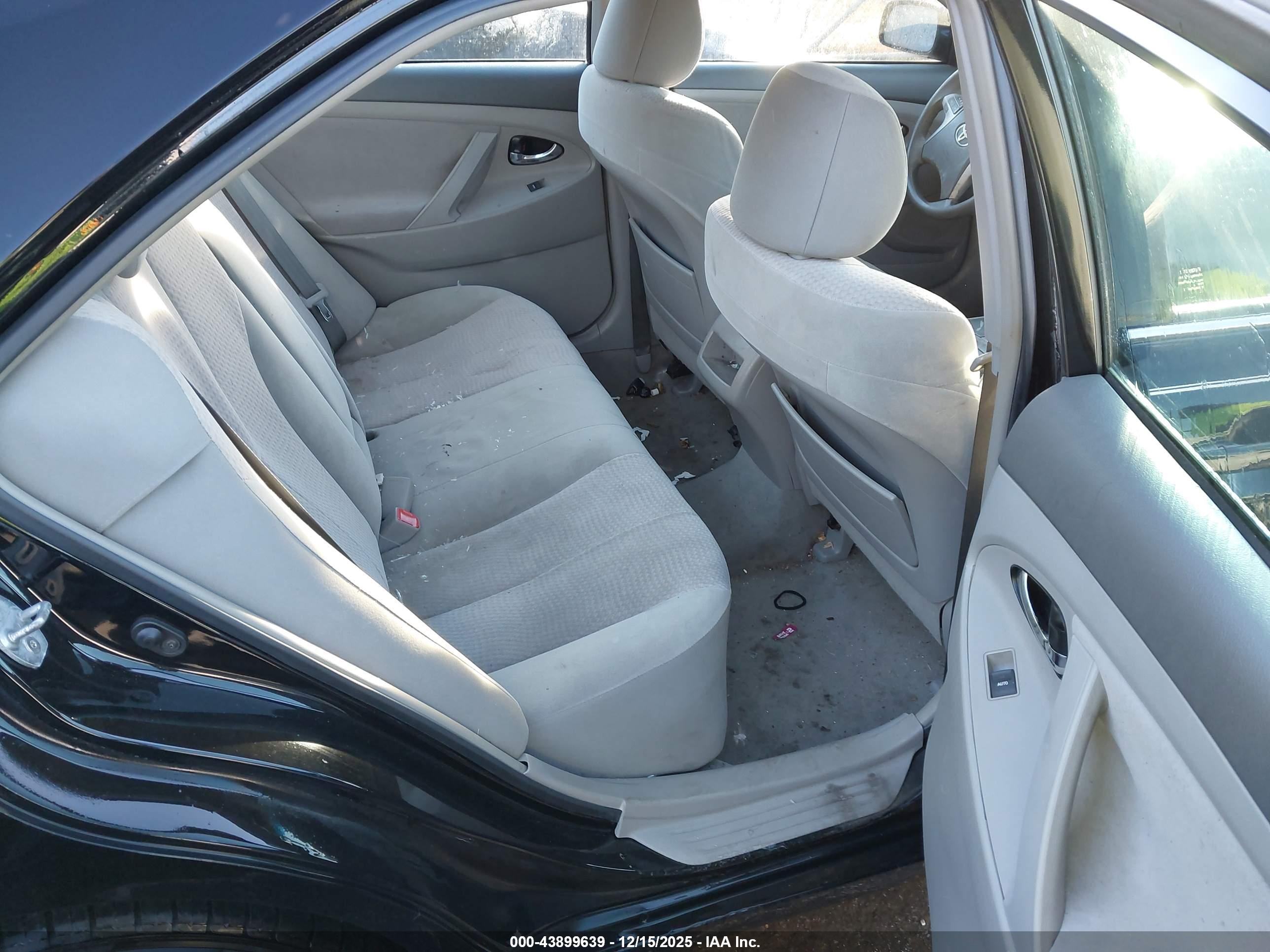 TOYOTA CAMRY image 8