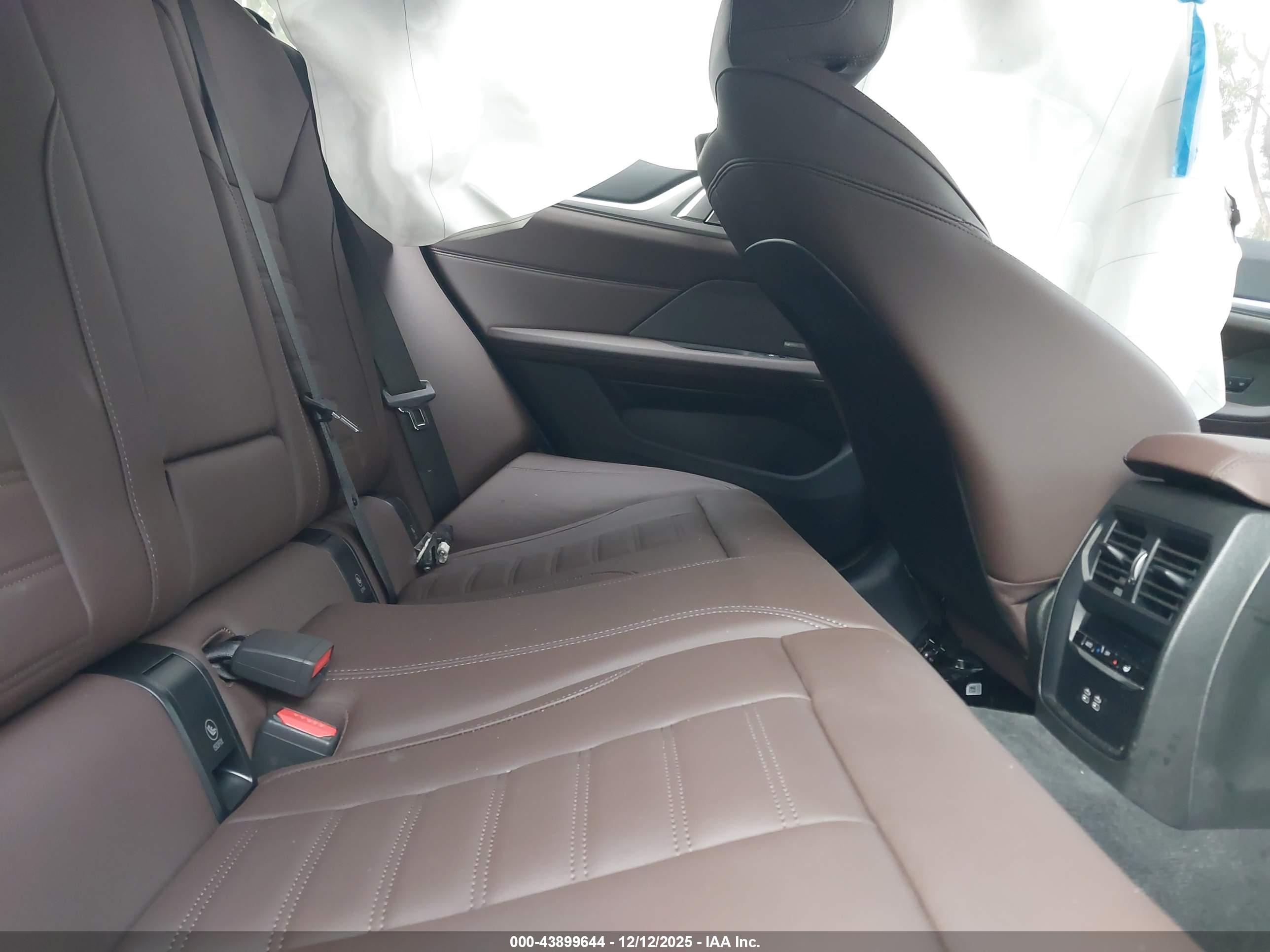 BMW M440I image 8