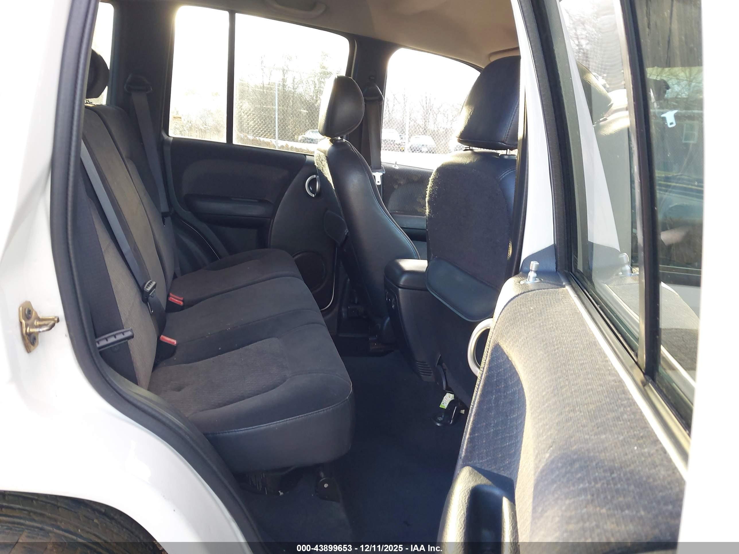 JEEP LIBERTY image 8