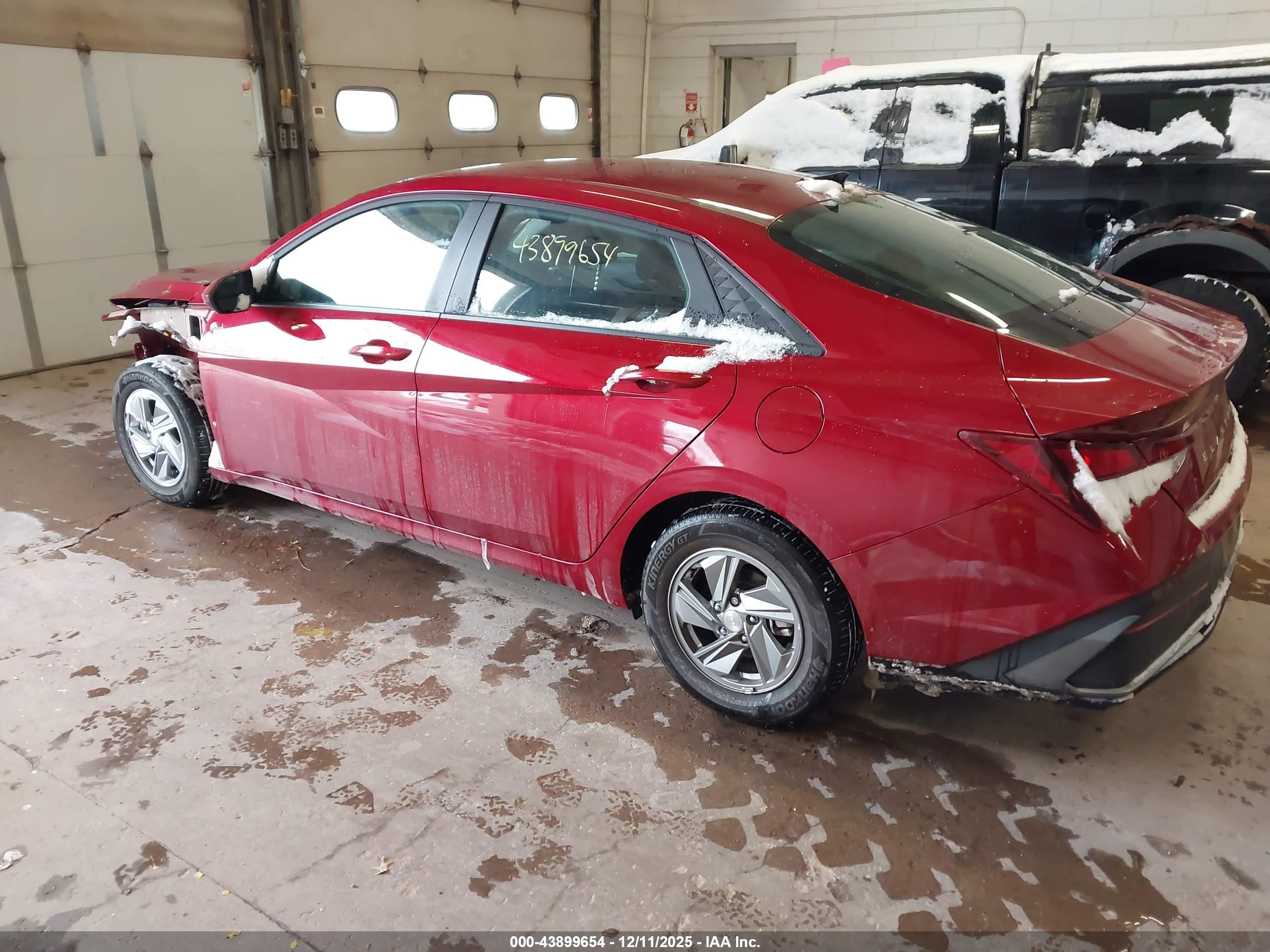 HYUNDAI ELANTRA image 3