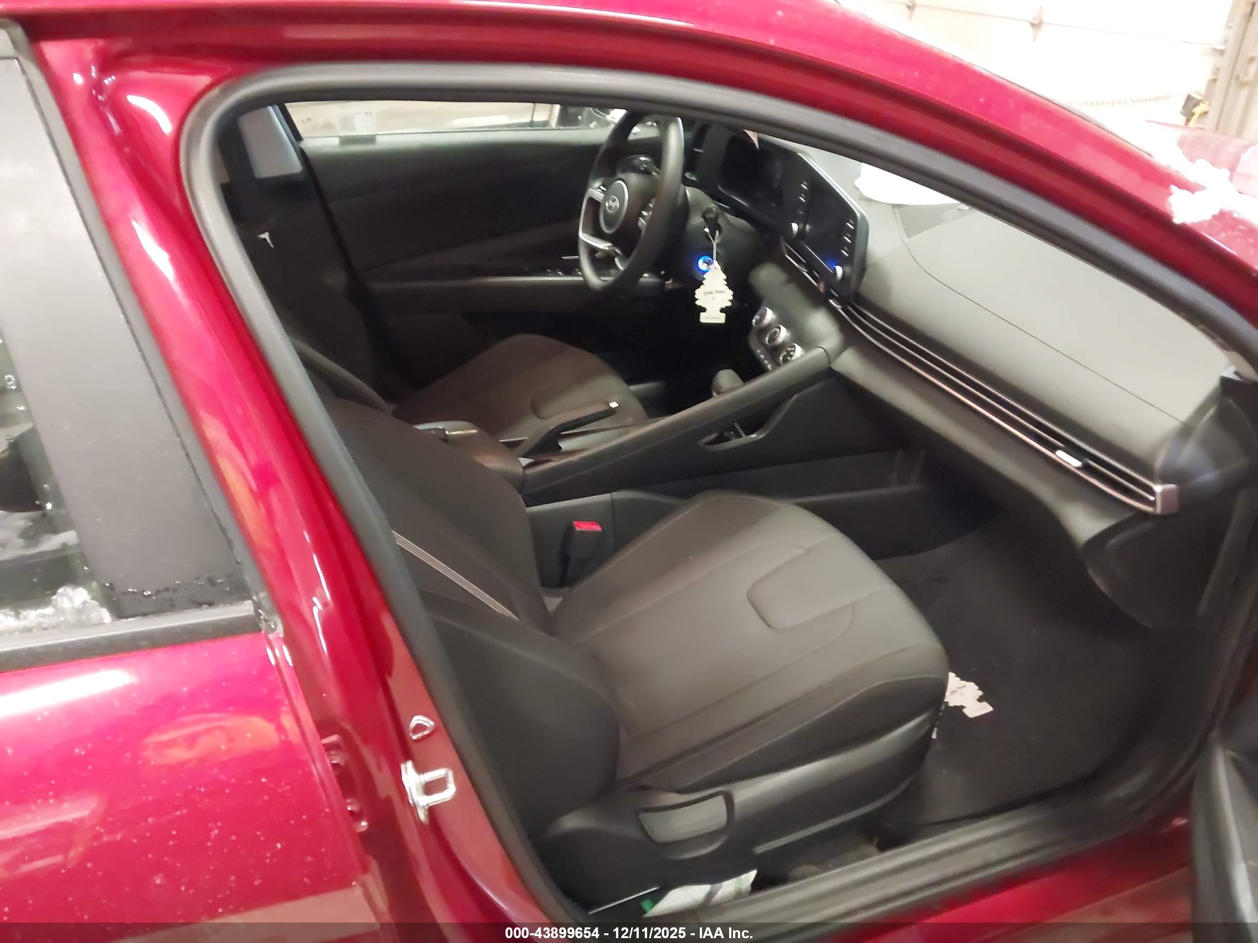 HYUNDAI ELANTRA image 5