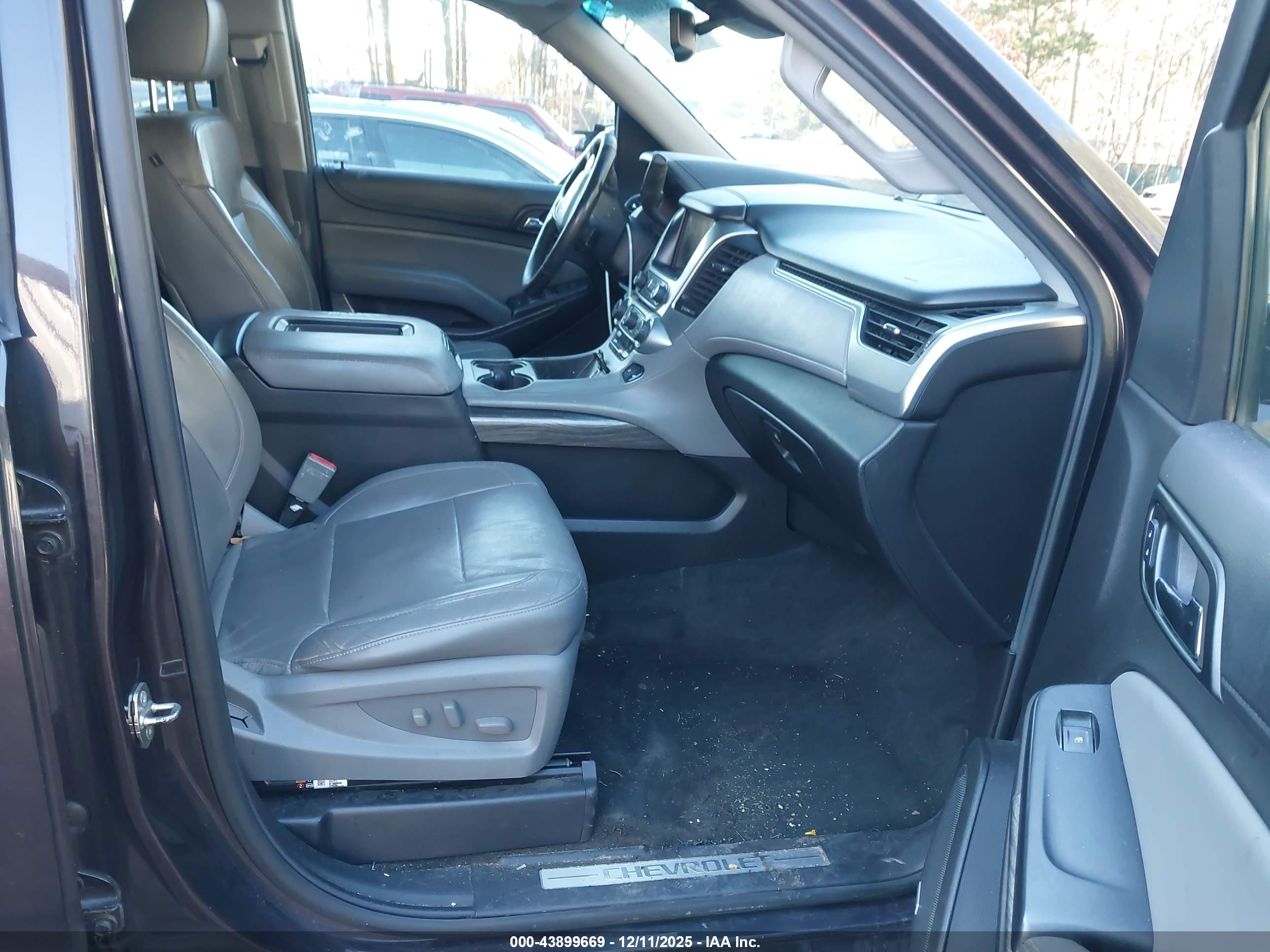 CHEVROLET TAHOE image 5