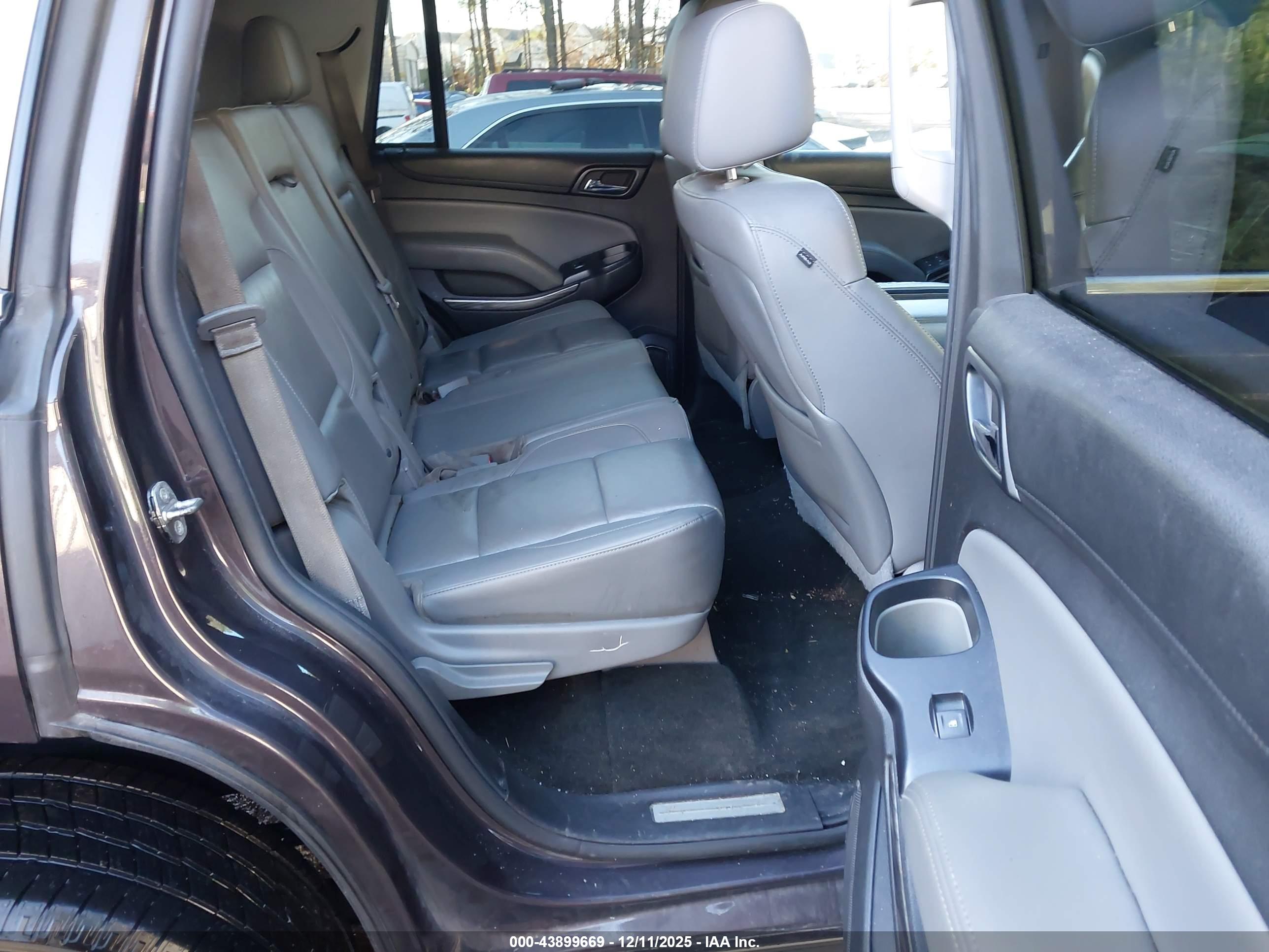 CHEVROLET TAHOE image 8