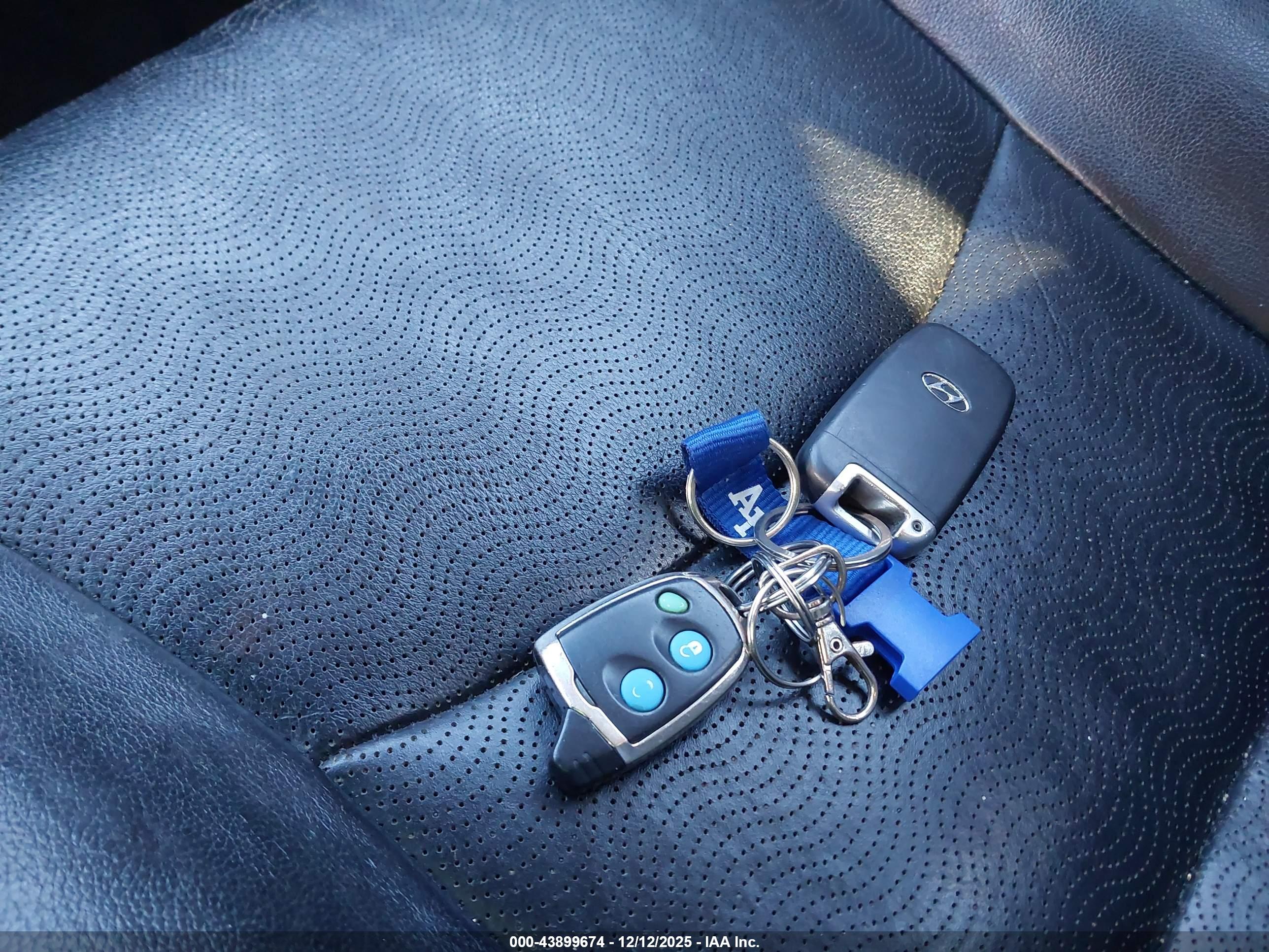 HYUNDAI ELANTRA image 11
