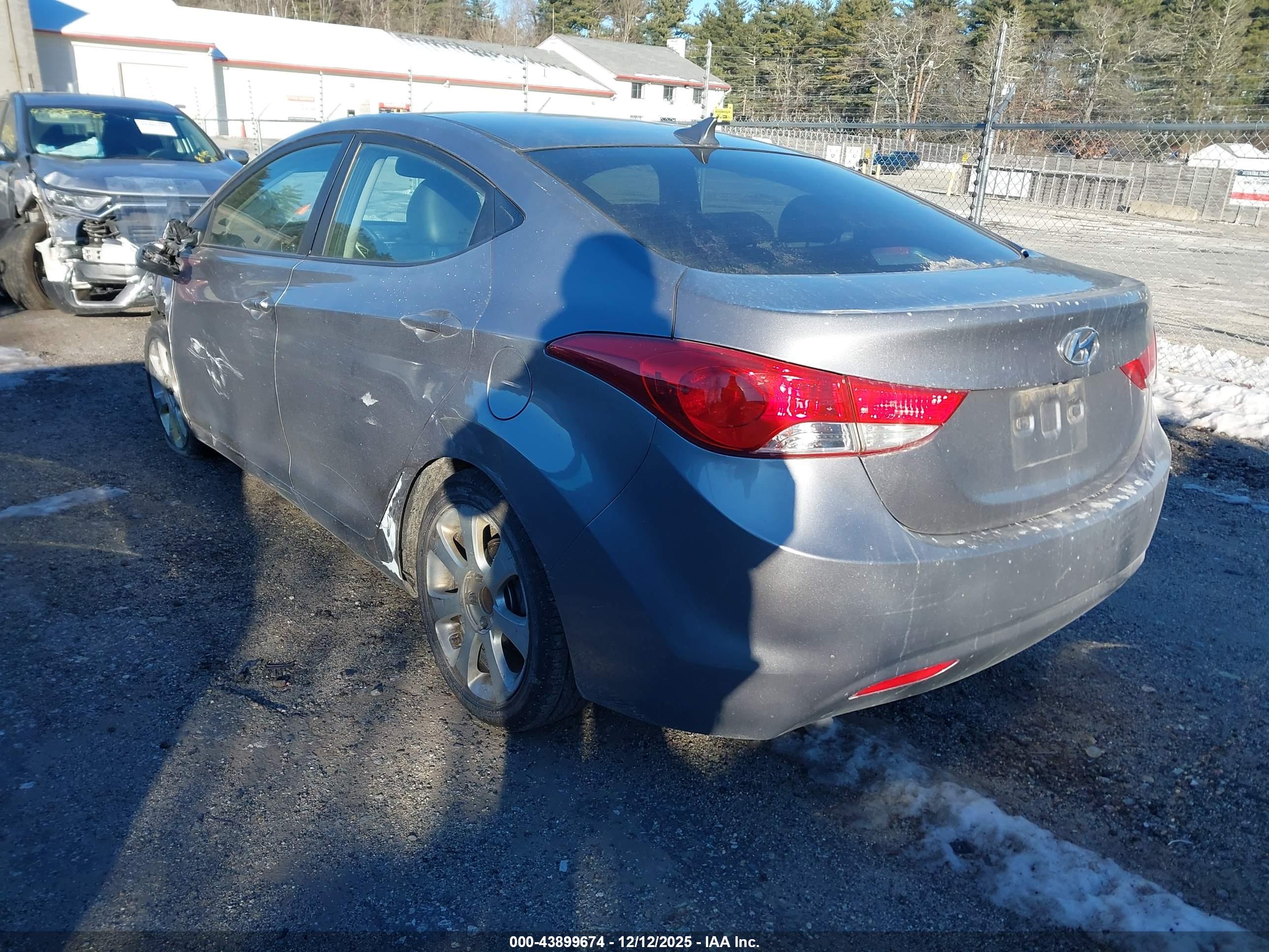 HYUNDAI ELANTRA image 3