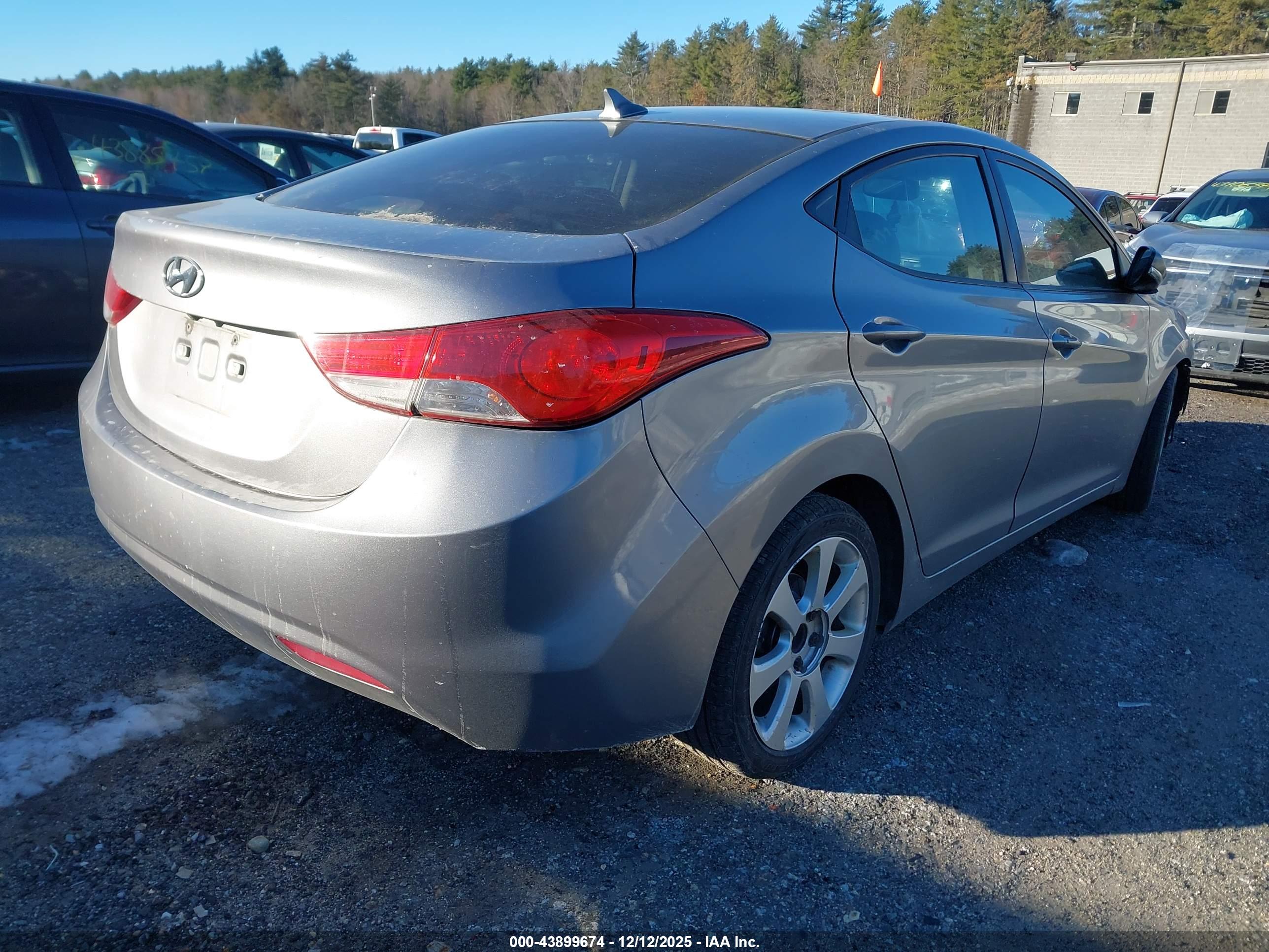 HYUNDAI ELANTRA image 4
