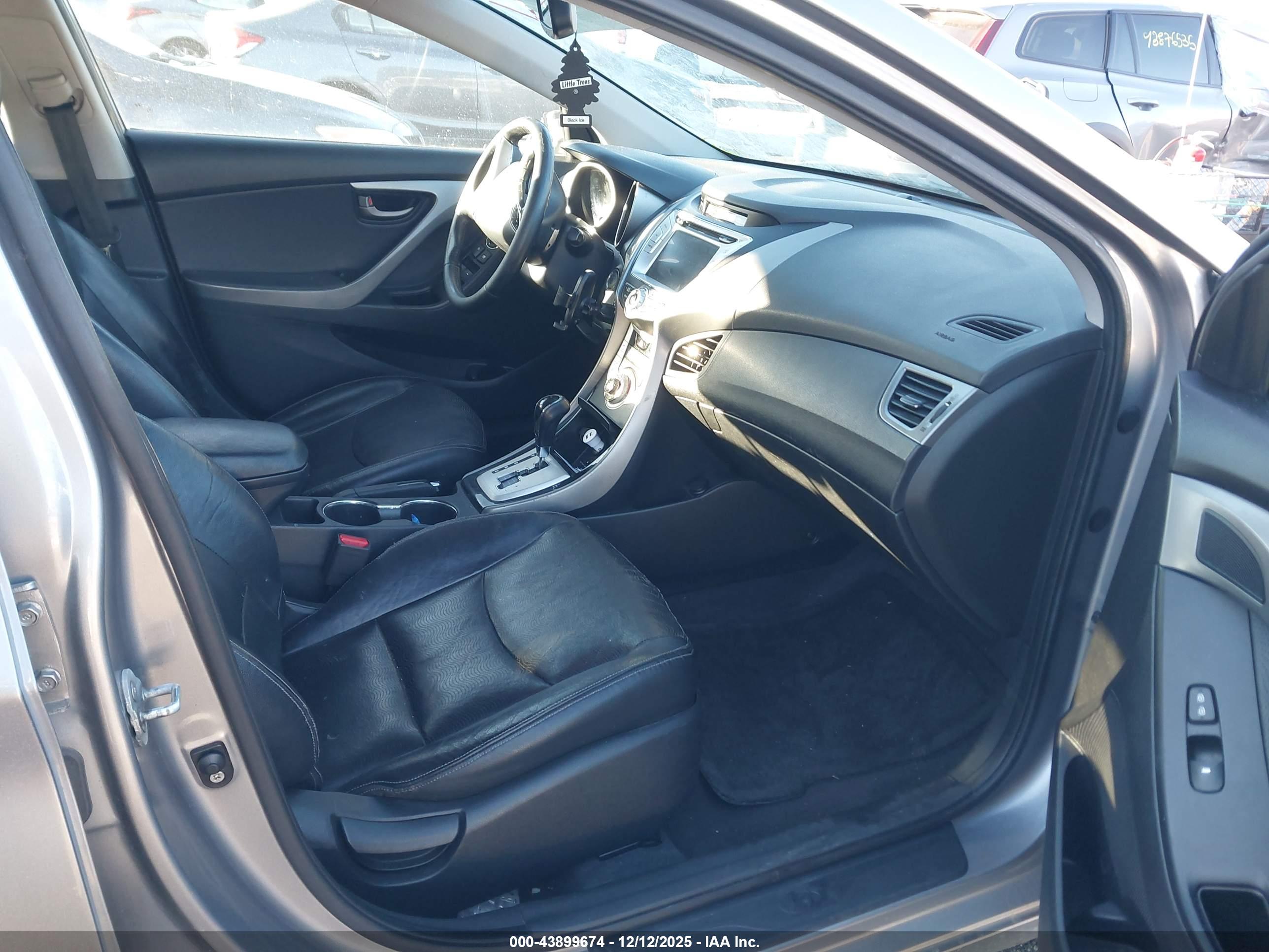HYUNDAI ELANTRA image 5