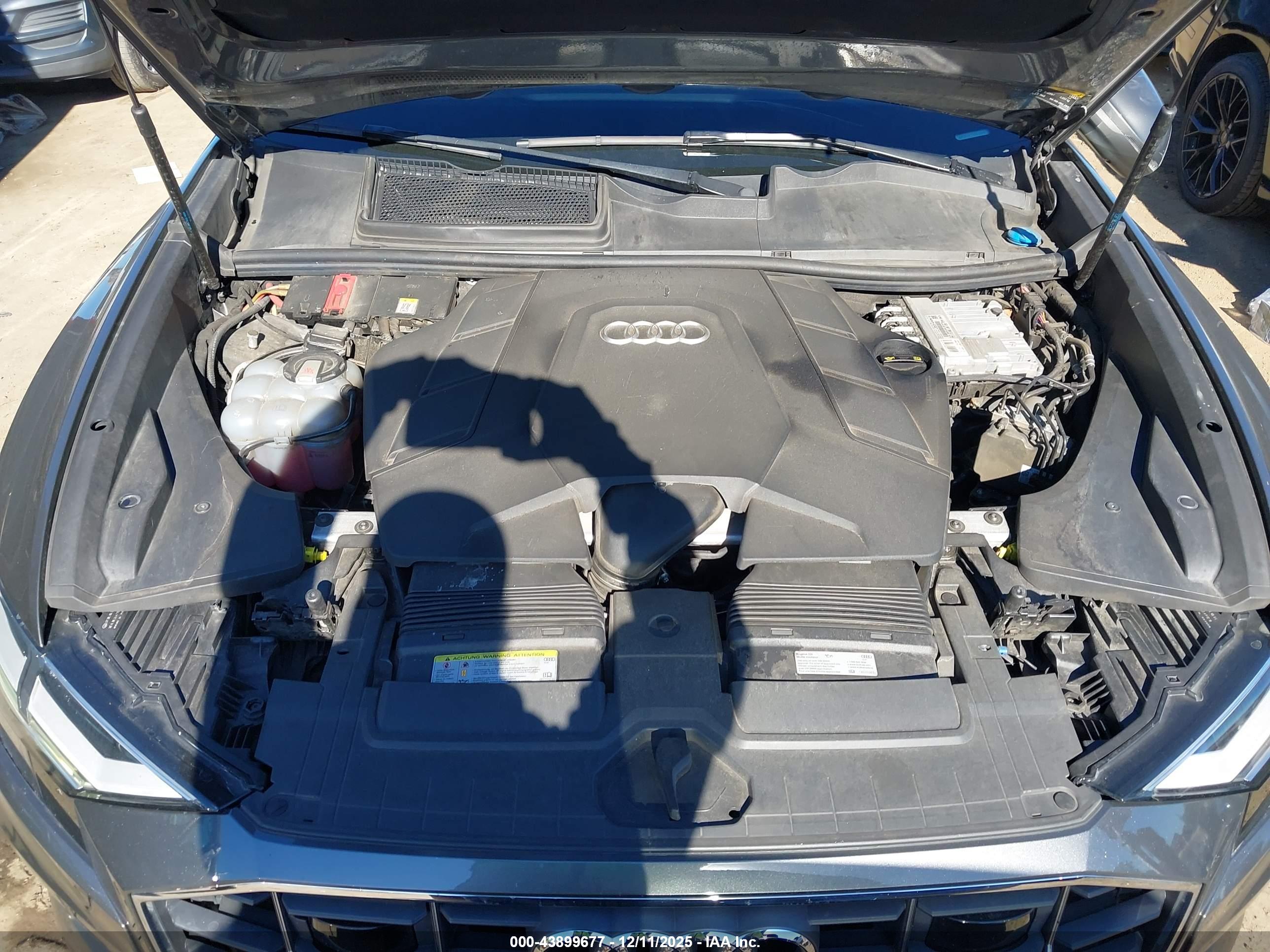 AUDI Q8 image 10