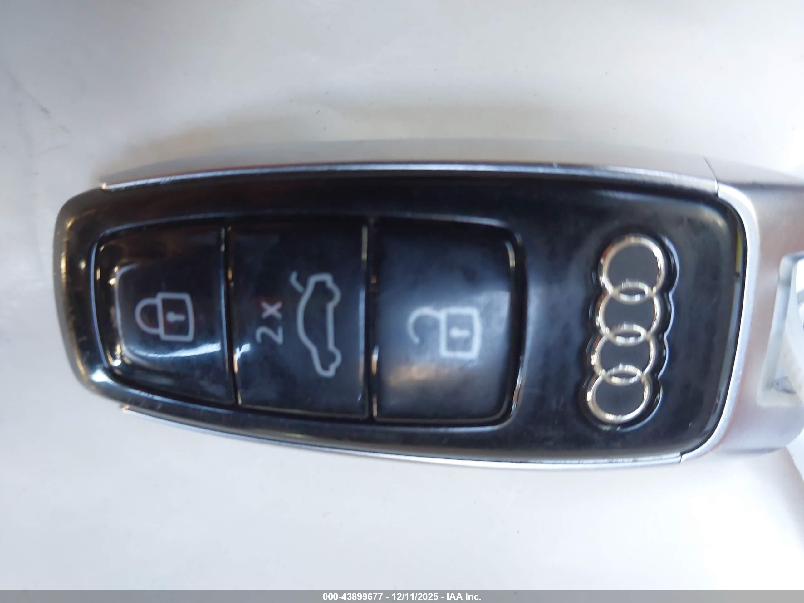 AUDI Q8 image 11