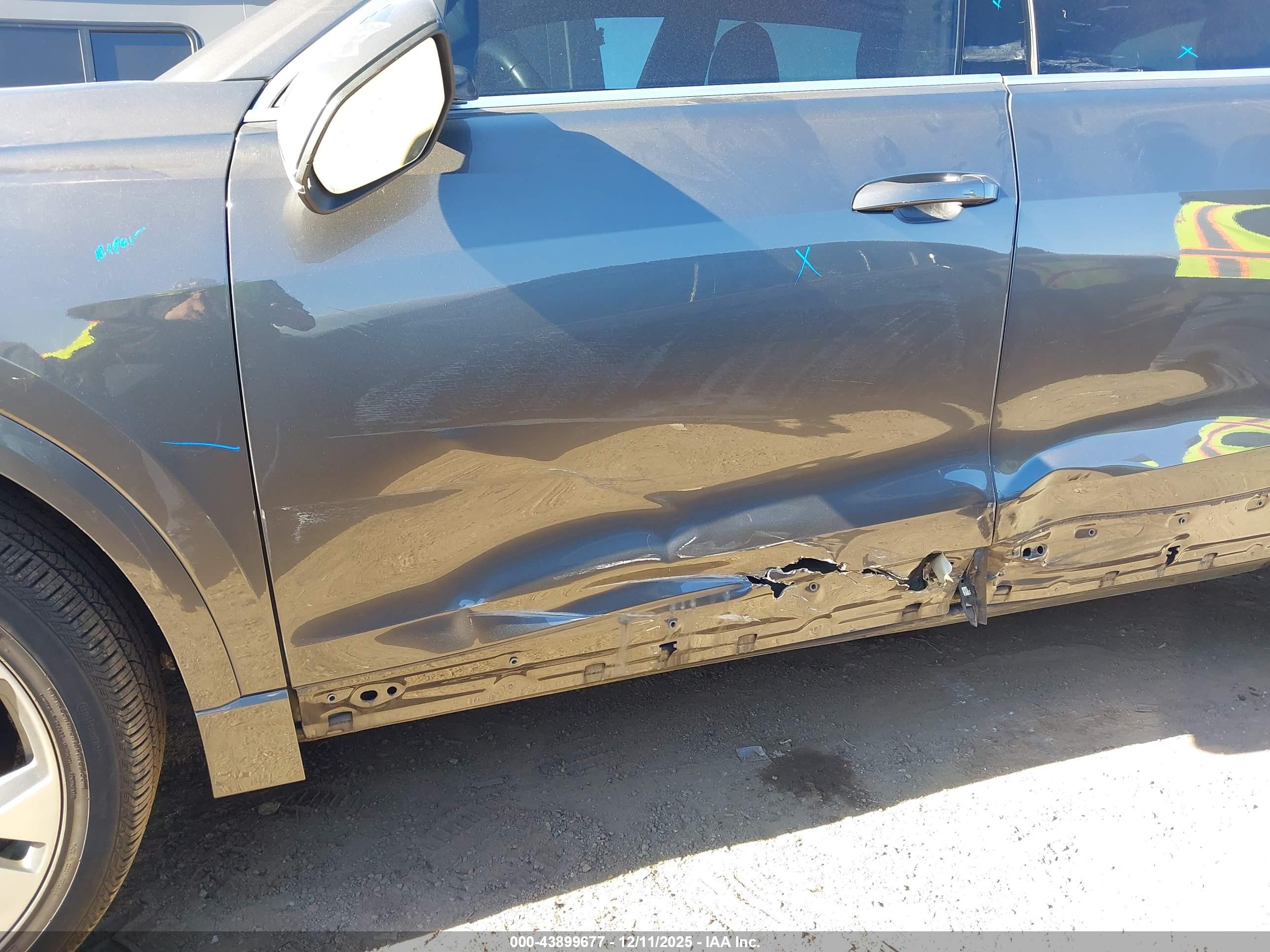 AUDI Q8 image 6
