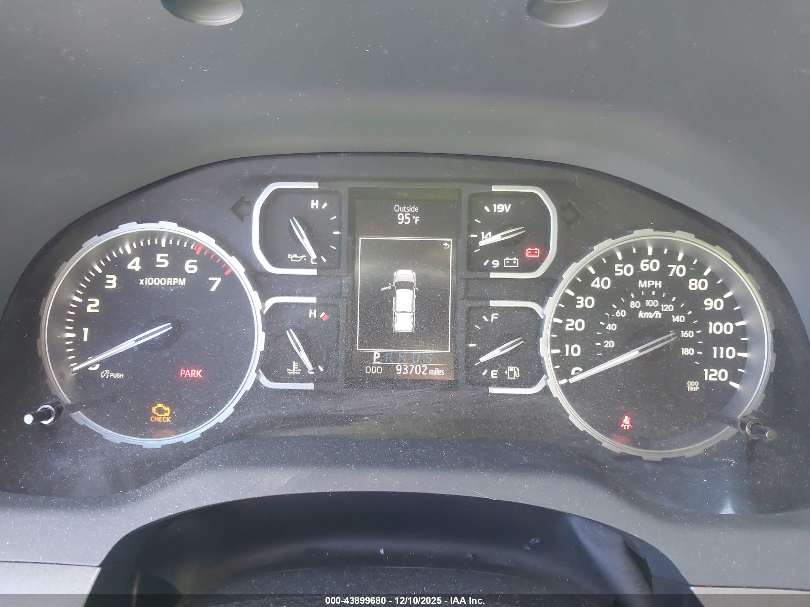 TOYOTA TUNDRA image 7
