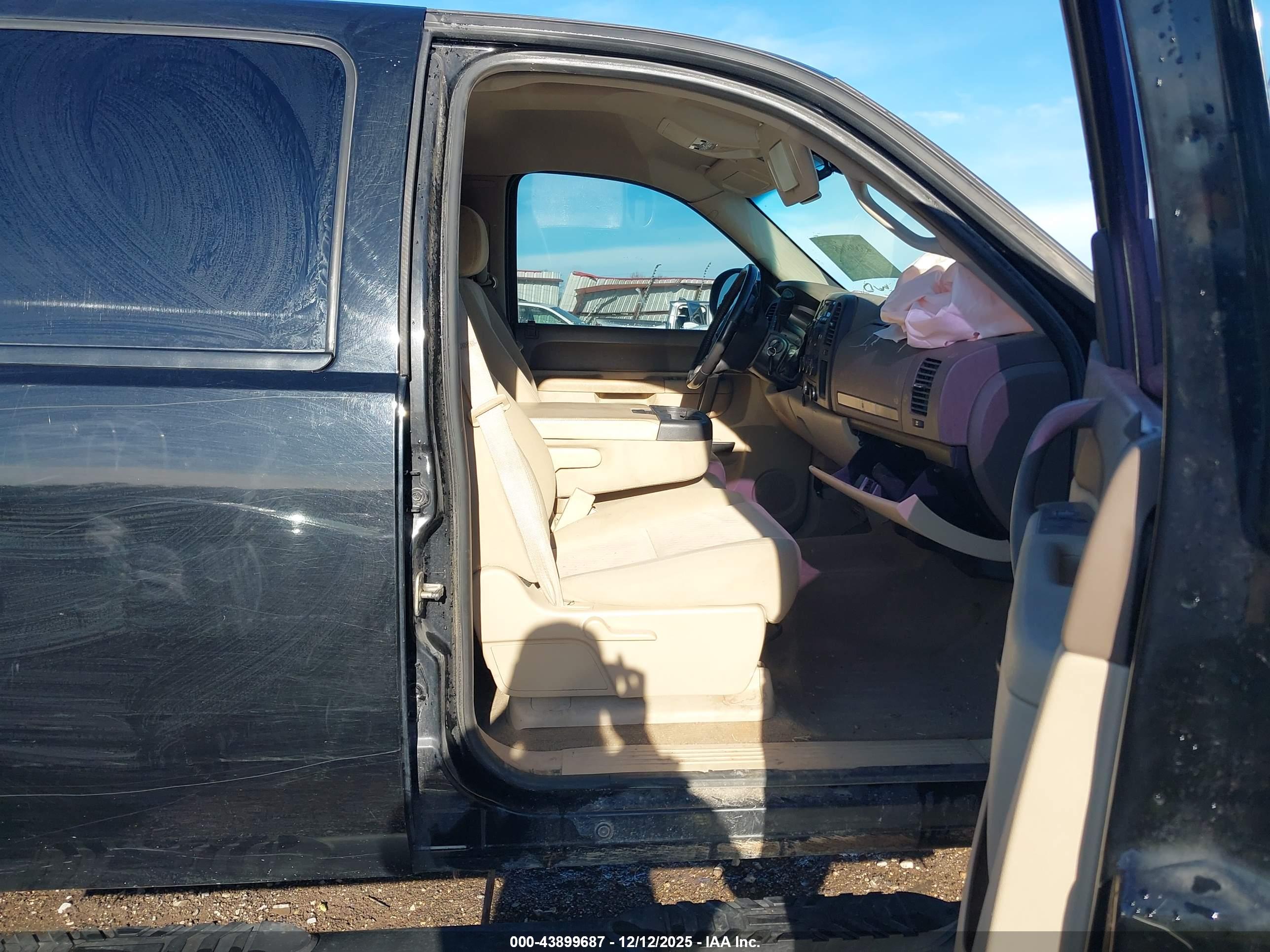 CHEVROLET SILVERADO image 5