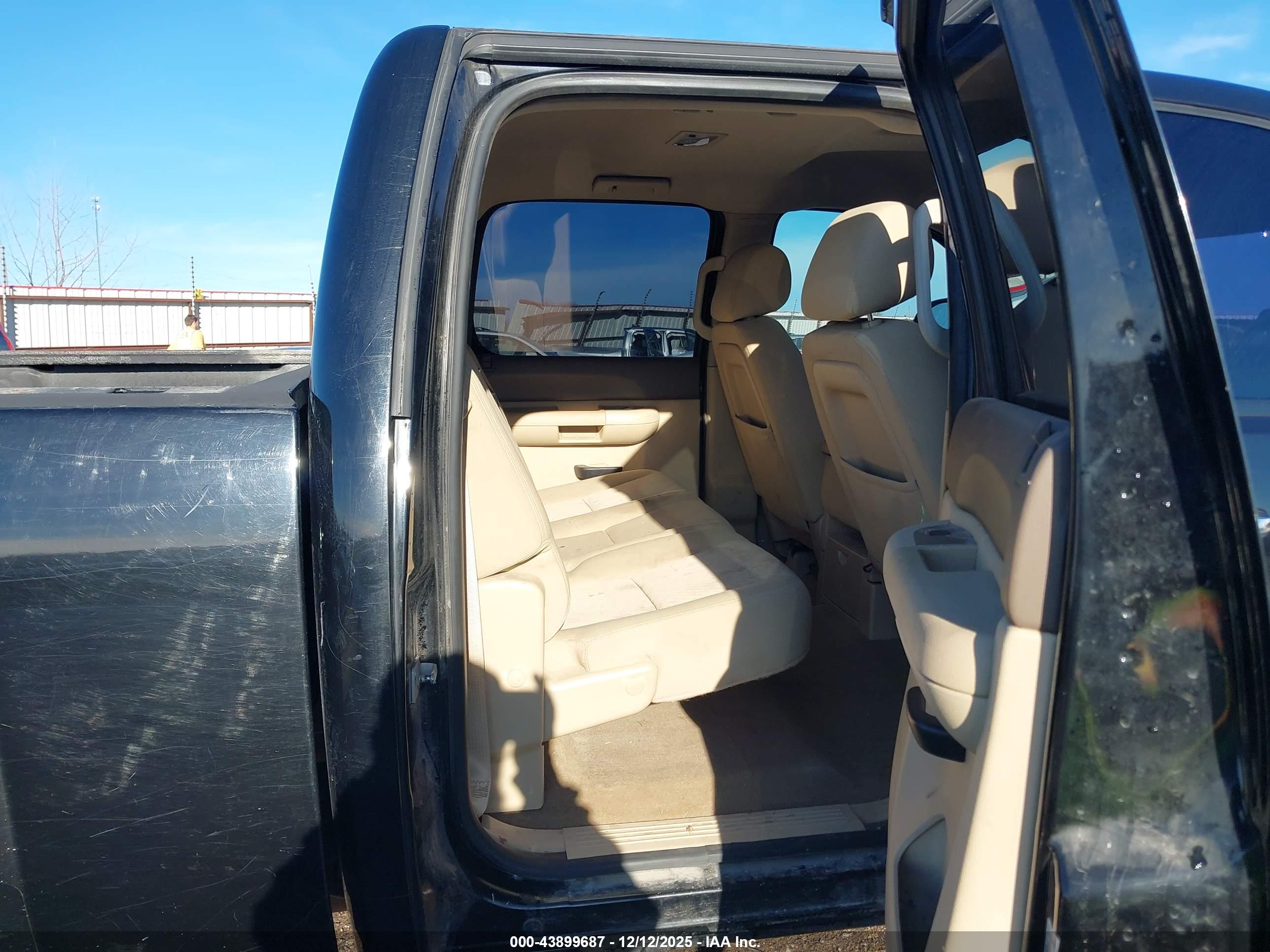 CHEVROLET SILVERADO image 8