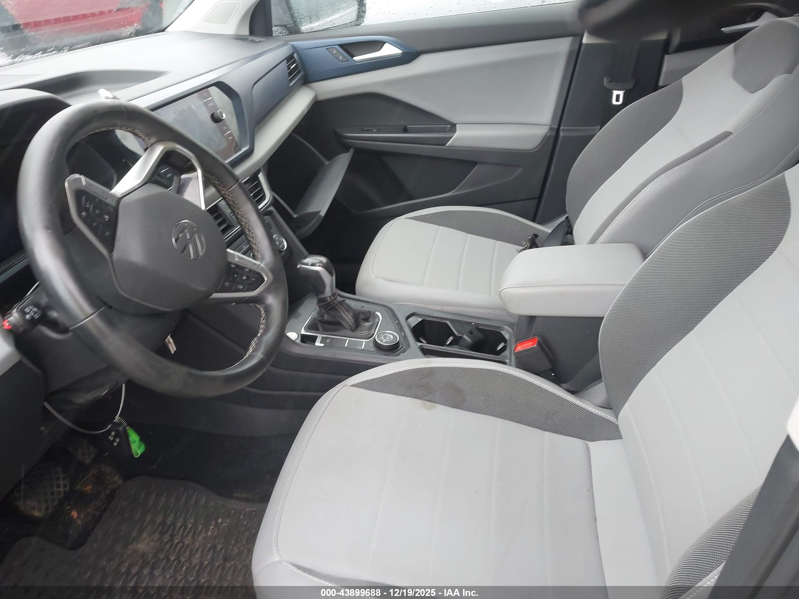 VOLKSWAGEN TAOS image 5
