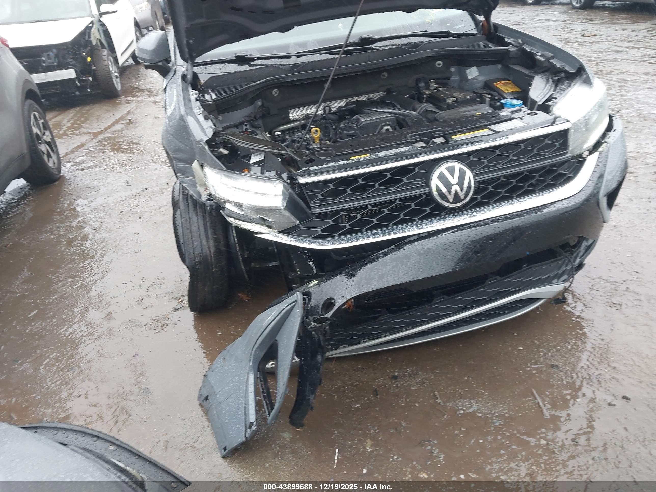 VOLKSWAGEN TAOS image 6