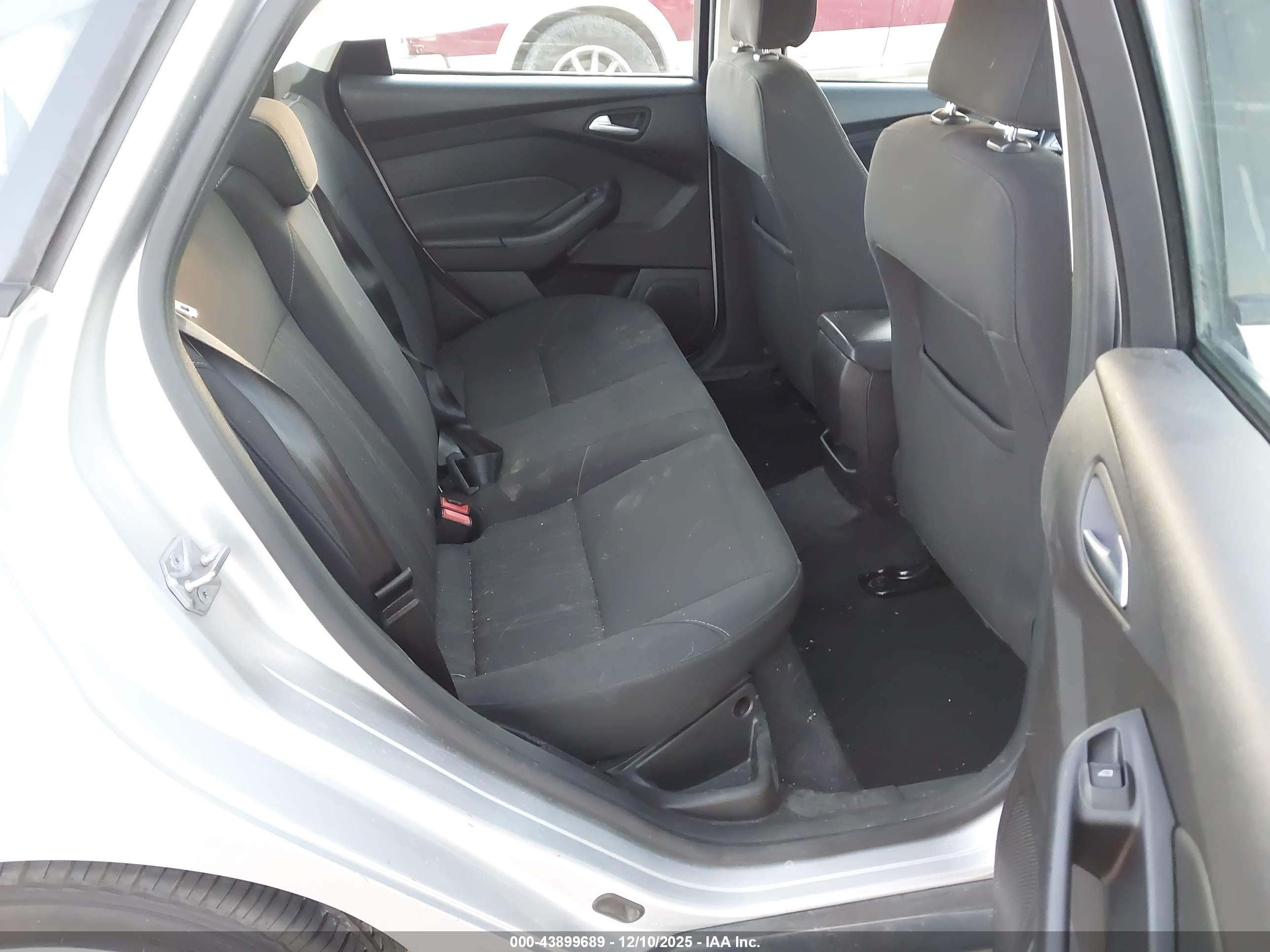 FORD FOCUS image 8