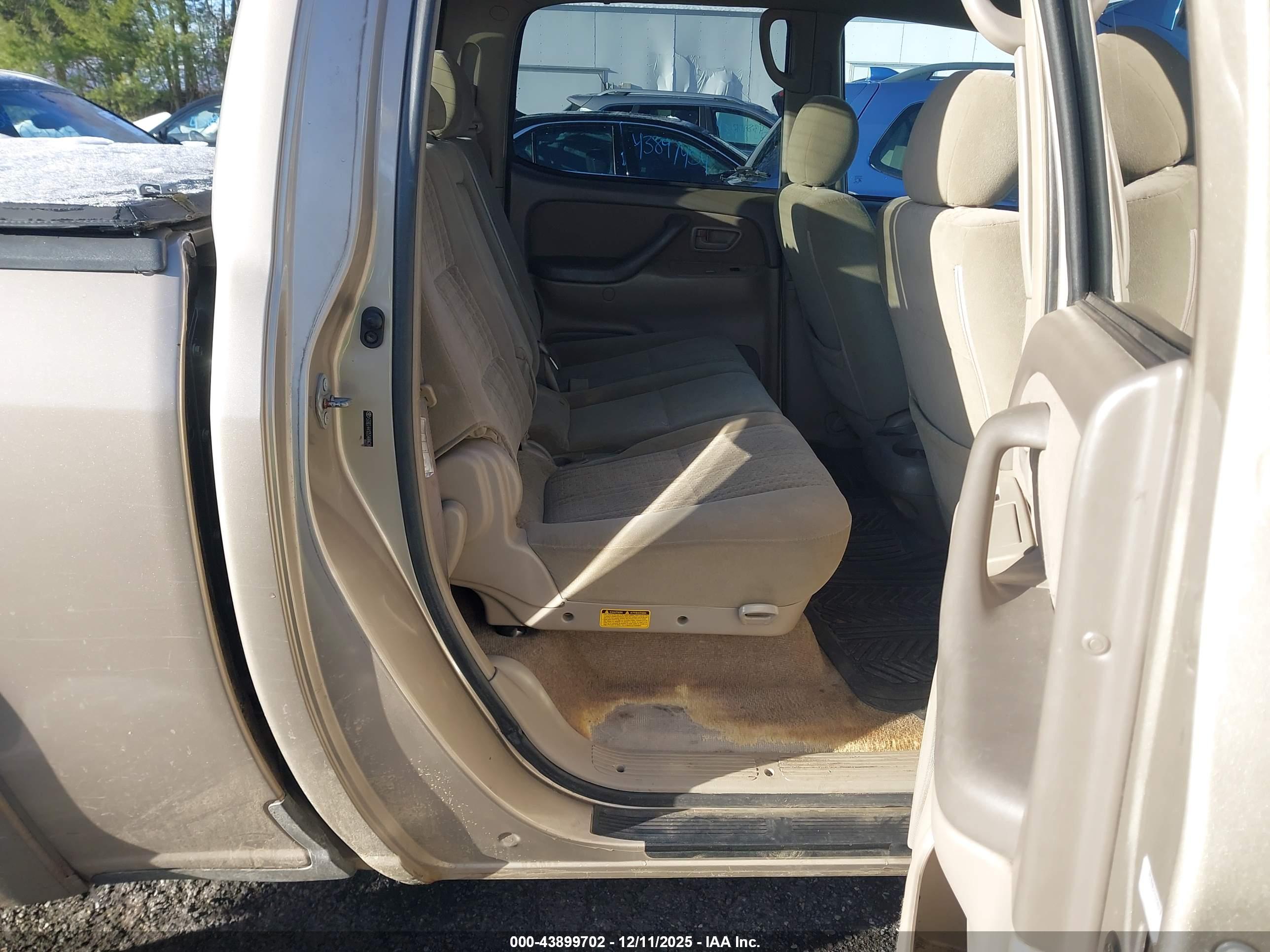 TOYOTA TUNDRA image 8