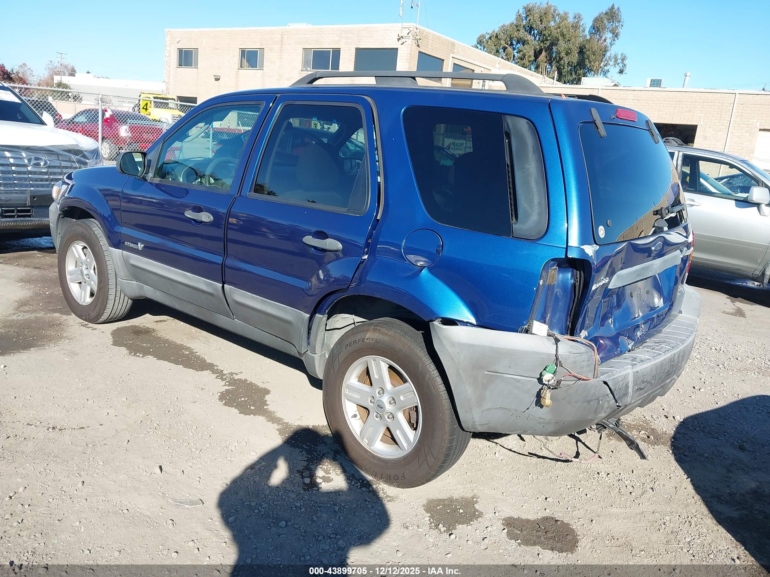 FORD ESCAPE image 3