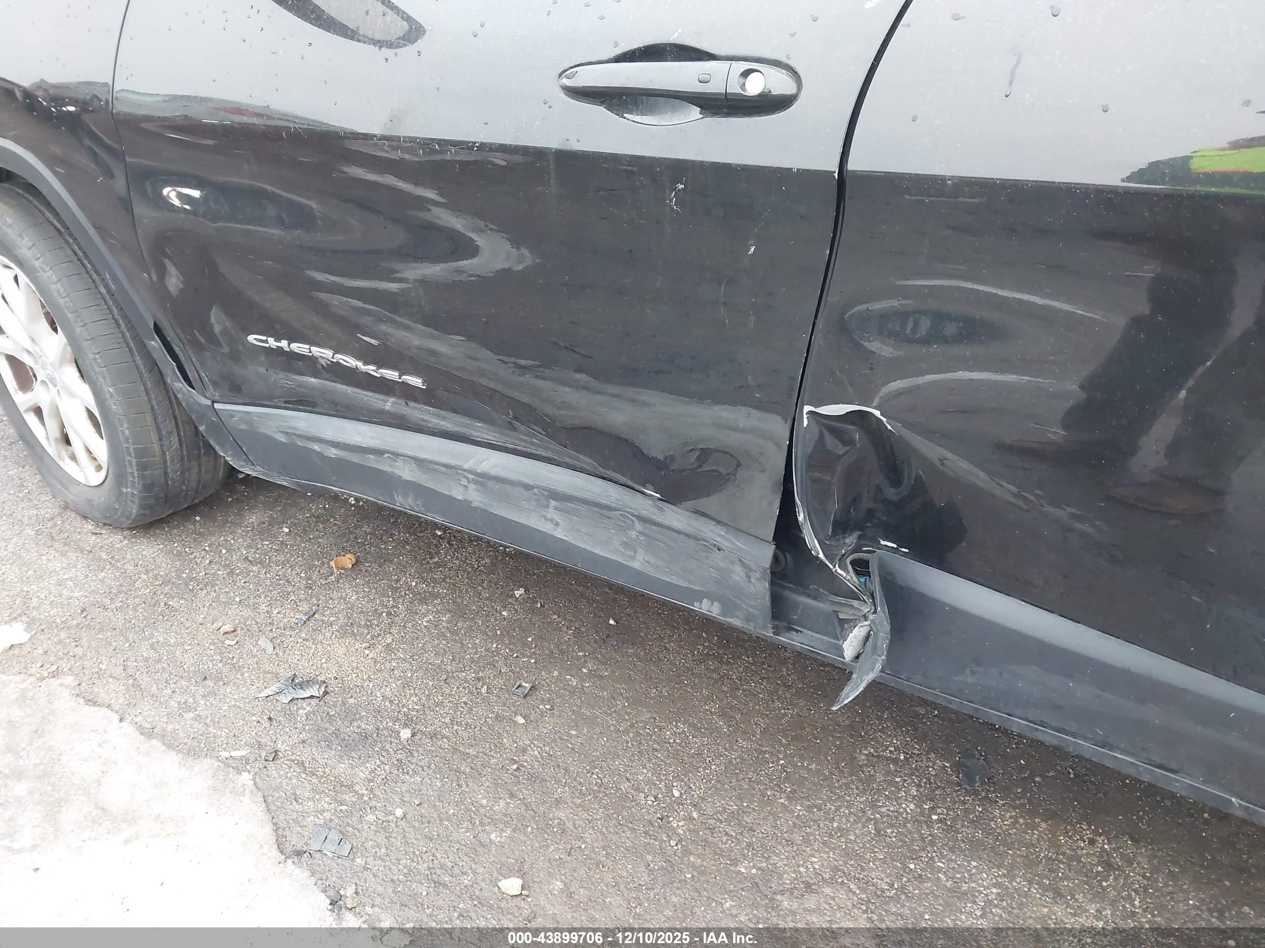 JEEP CHEROKEE image 6