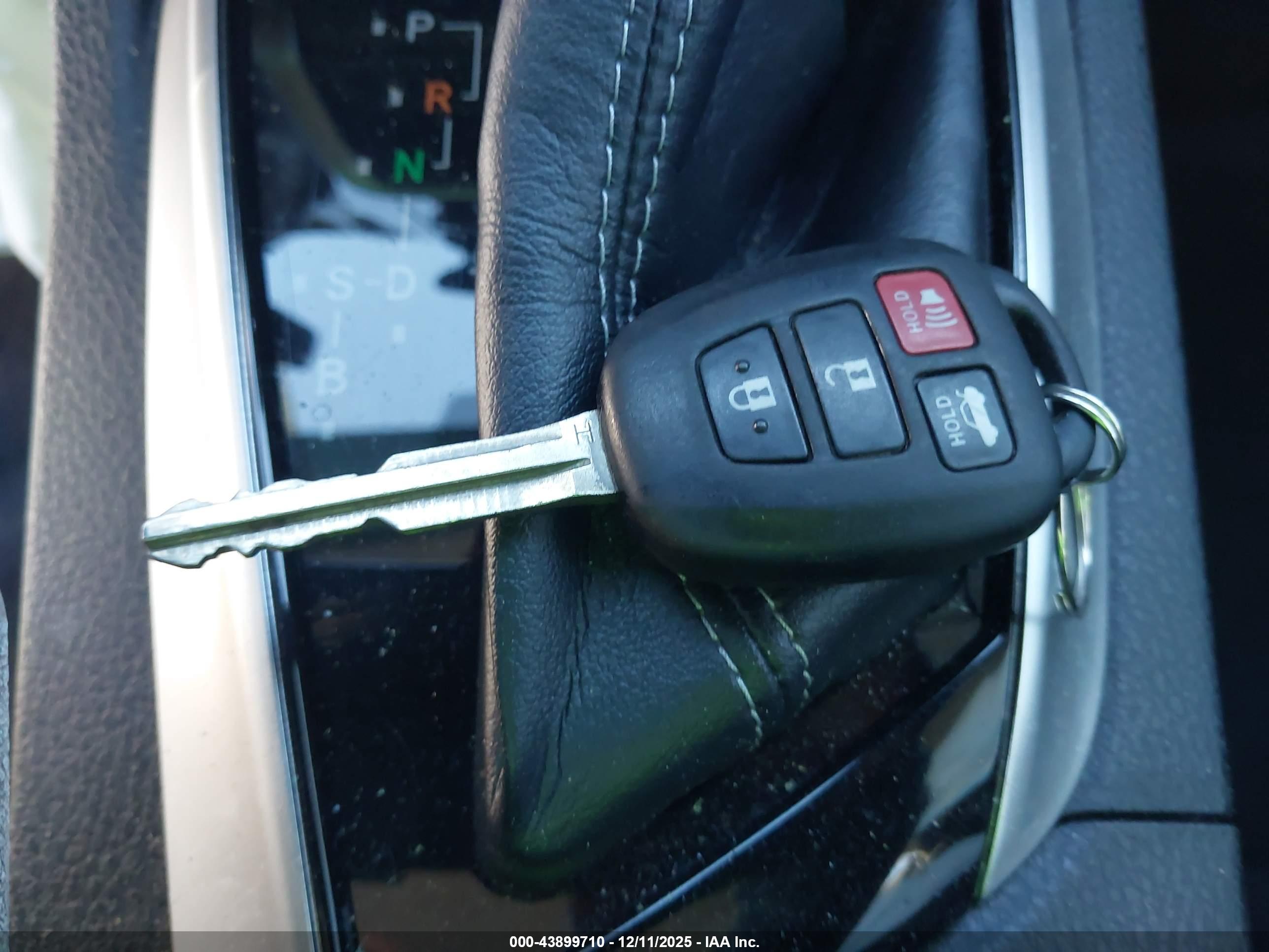 TOYOTA COROLLA image 11
