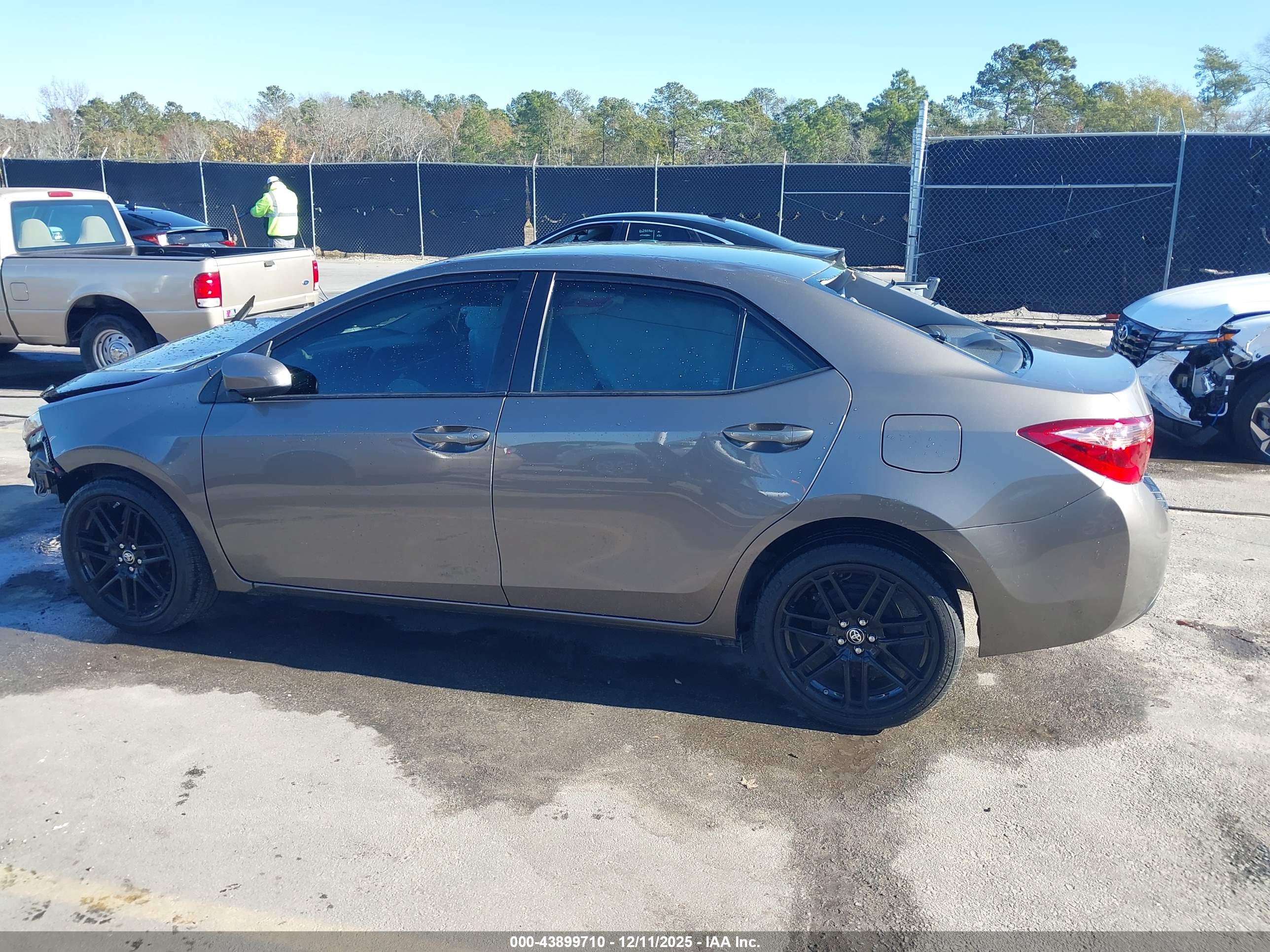 TOYOTA COROLLA image 3