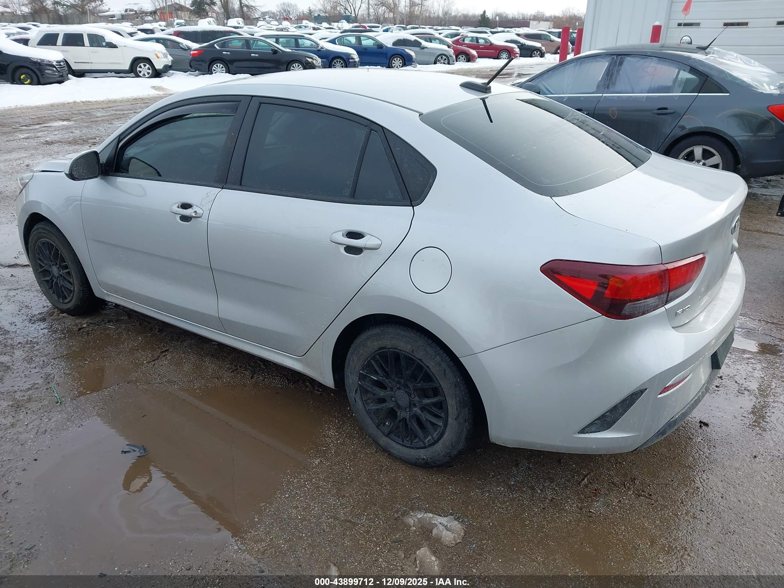 KIA RIO image 3