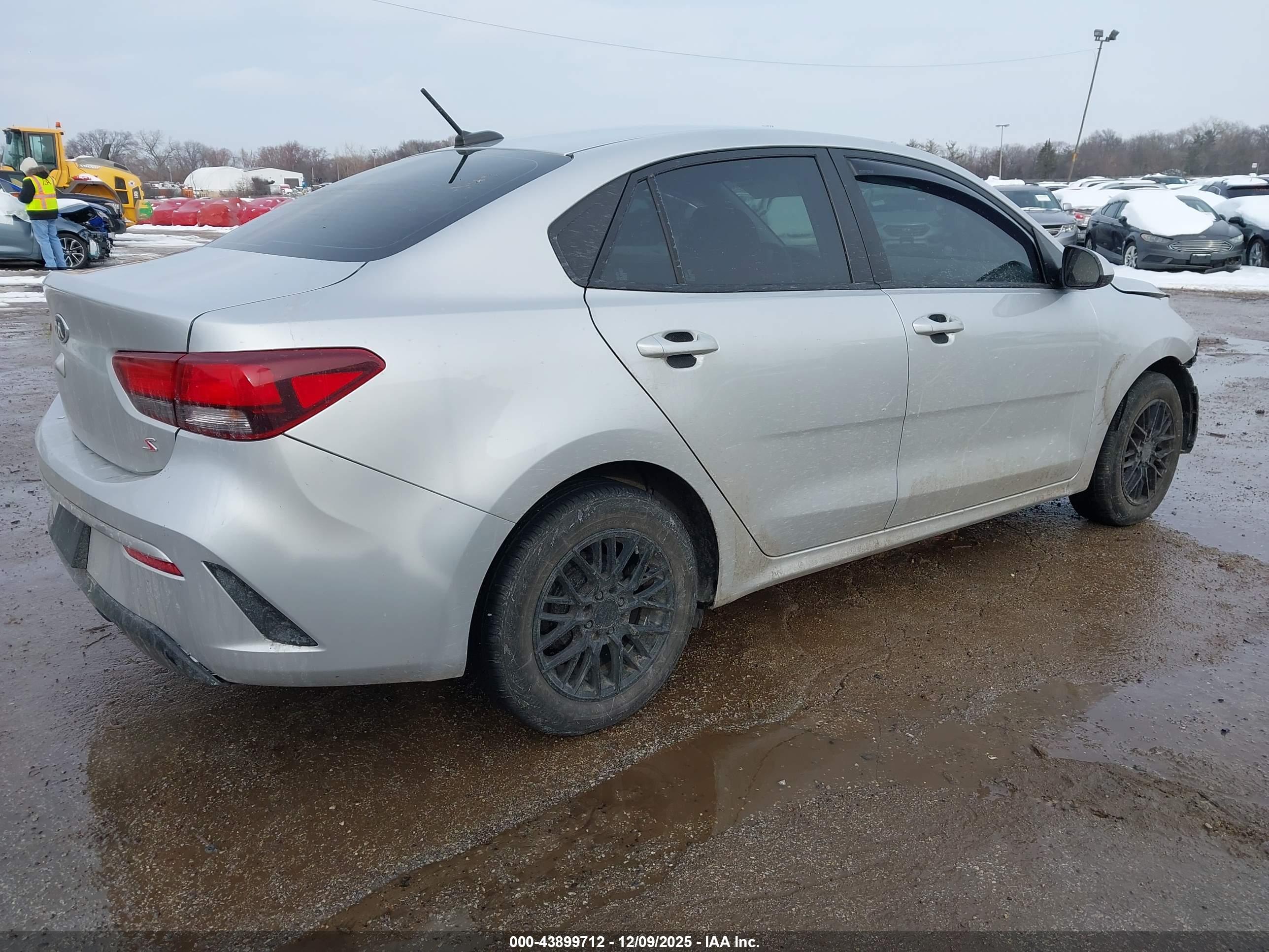 KIA RIO image 4