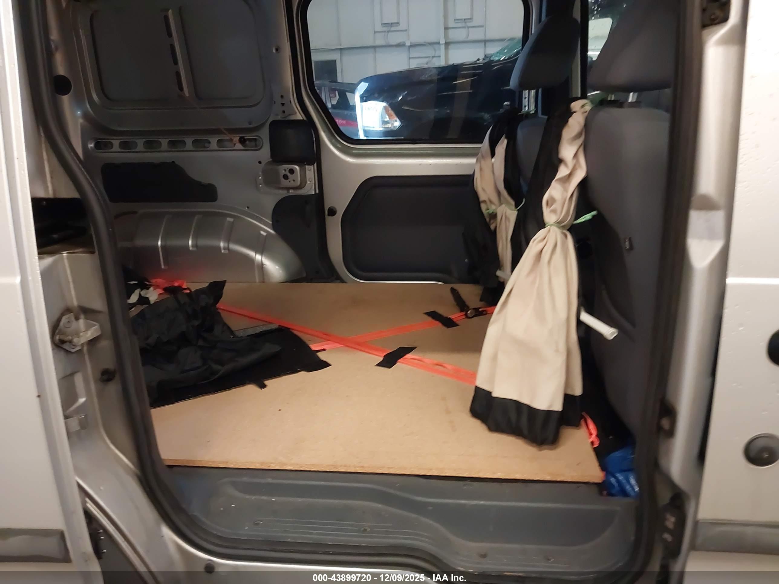 FORD TRANSIT image 8