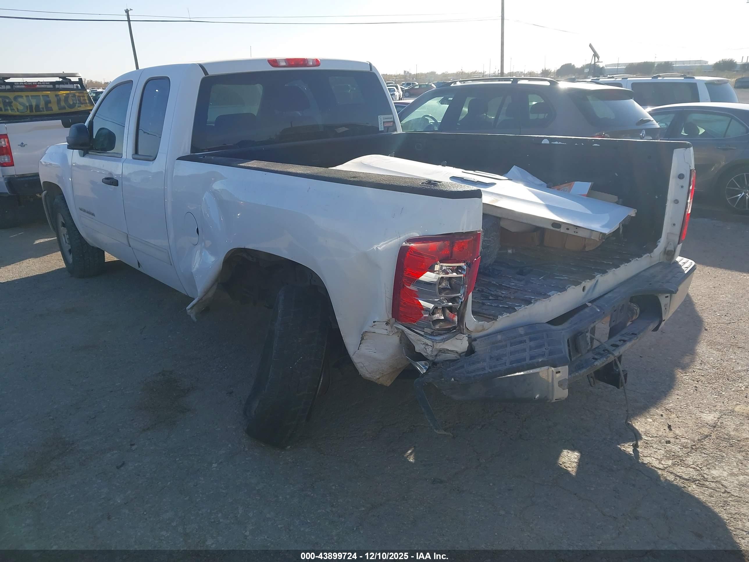 CHEVROLET SILVERADO image 3