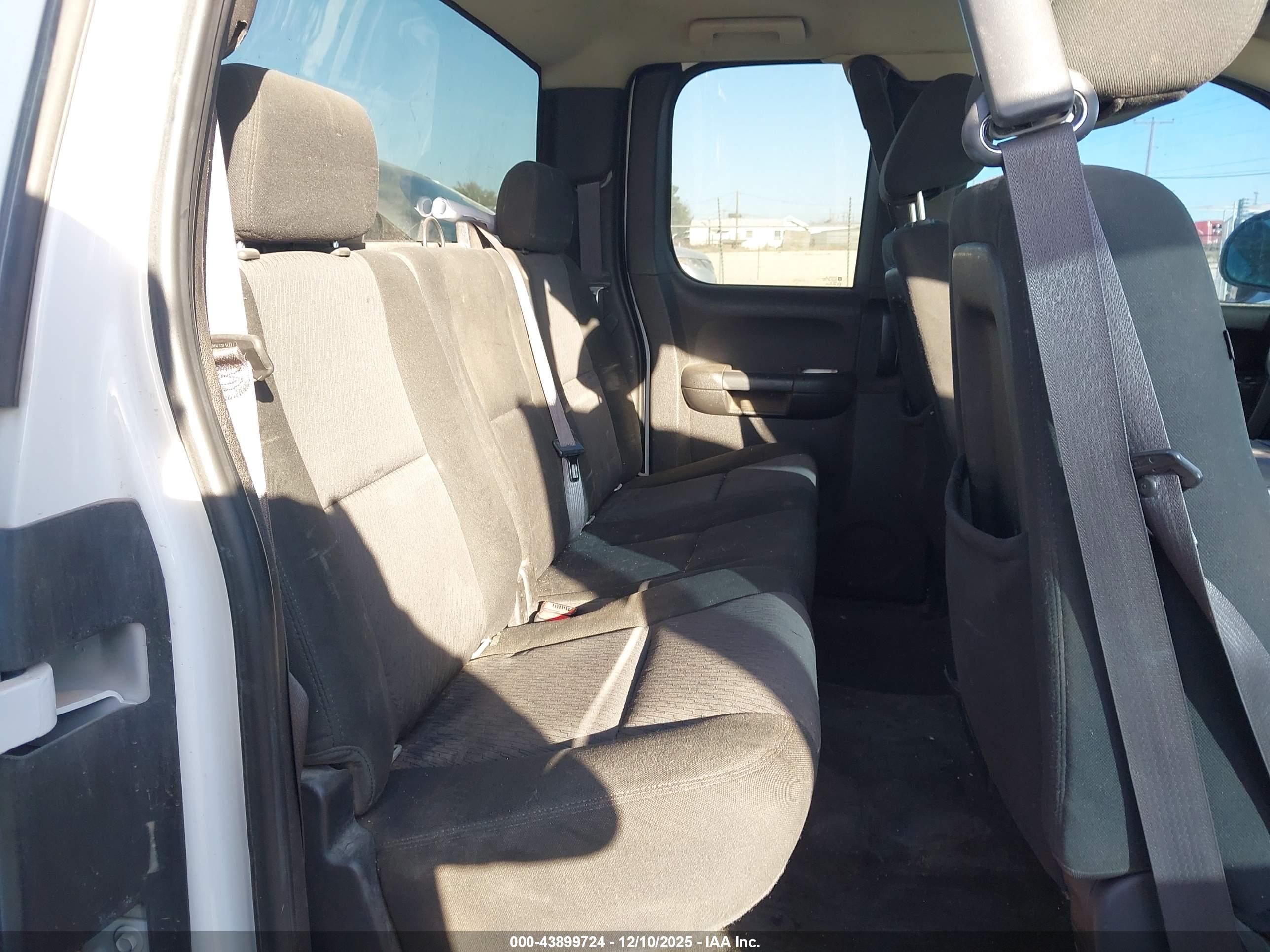 CHEVROLET SILVERADO image 8