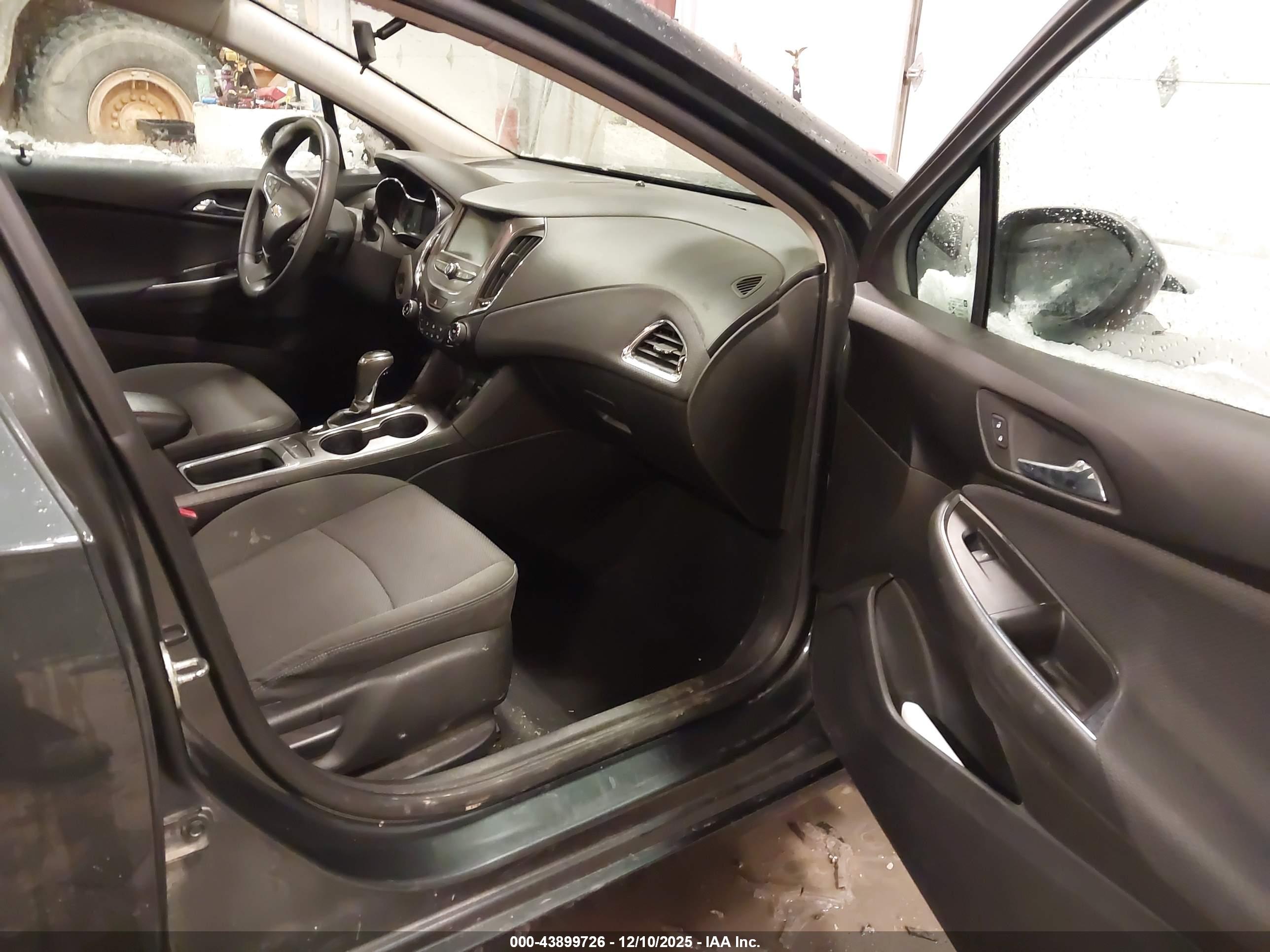 CHEVROLET CRUZE image 5