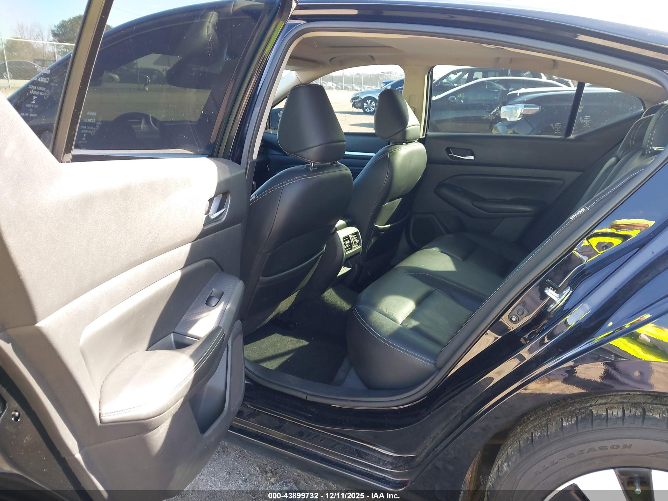 NISSAN ALTIMA image 8