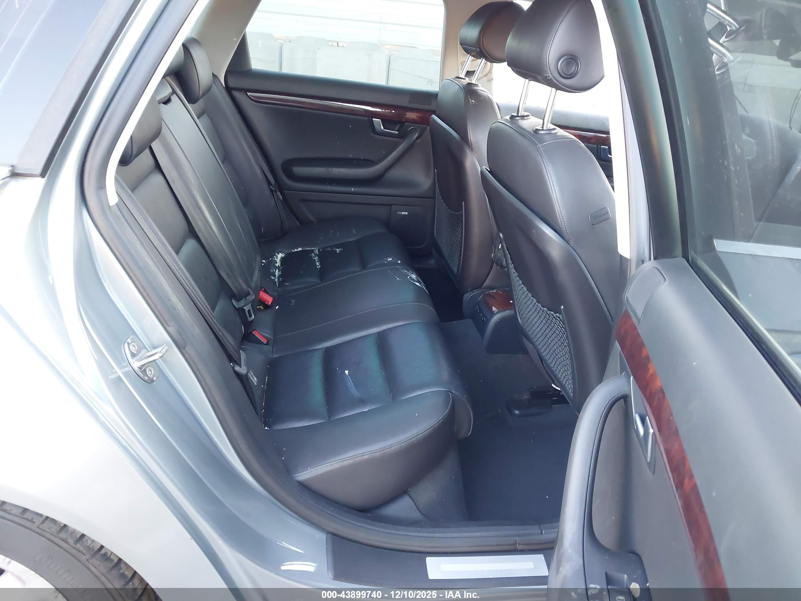AUDI A4 image 8