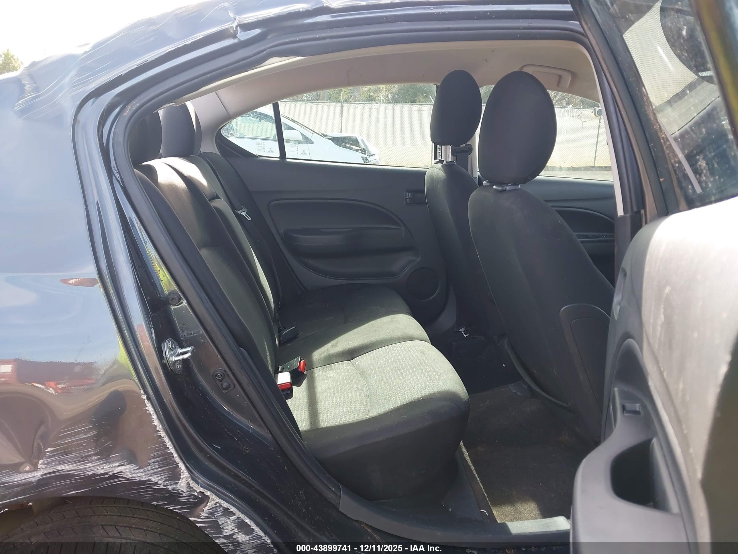 MITSUBISHI MIRAGE image 8