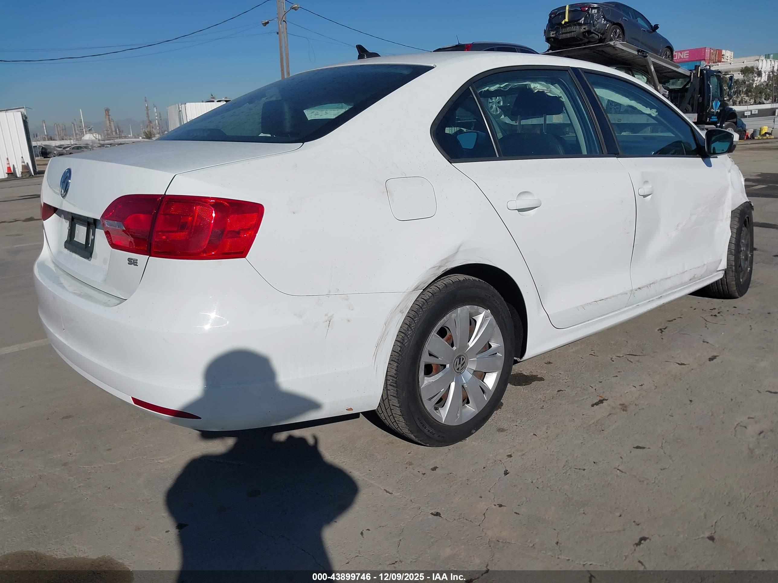 VOLKSWAGEN JETTA image 4