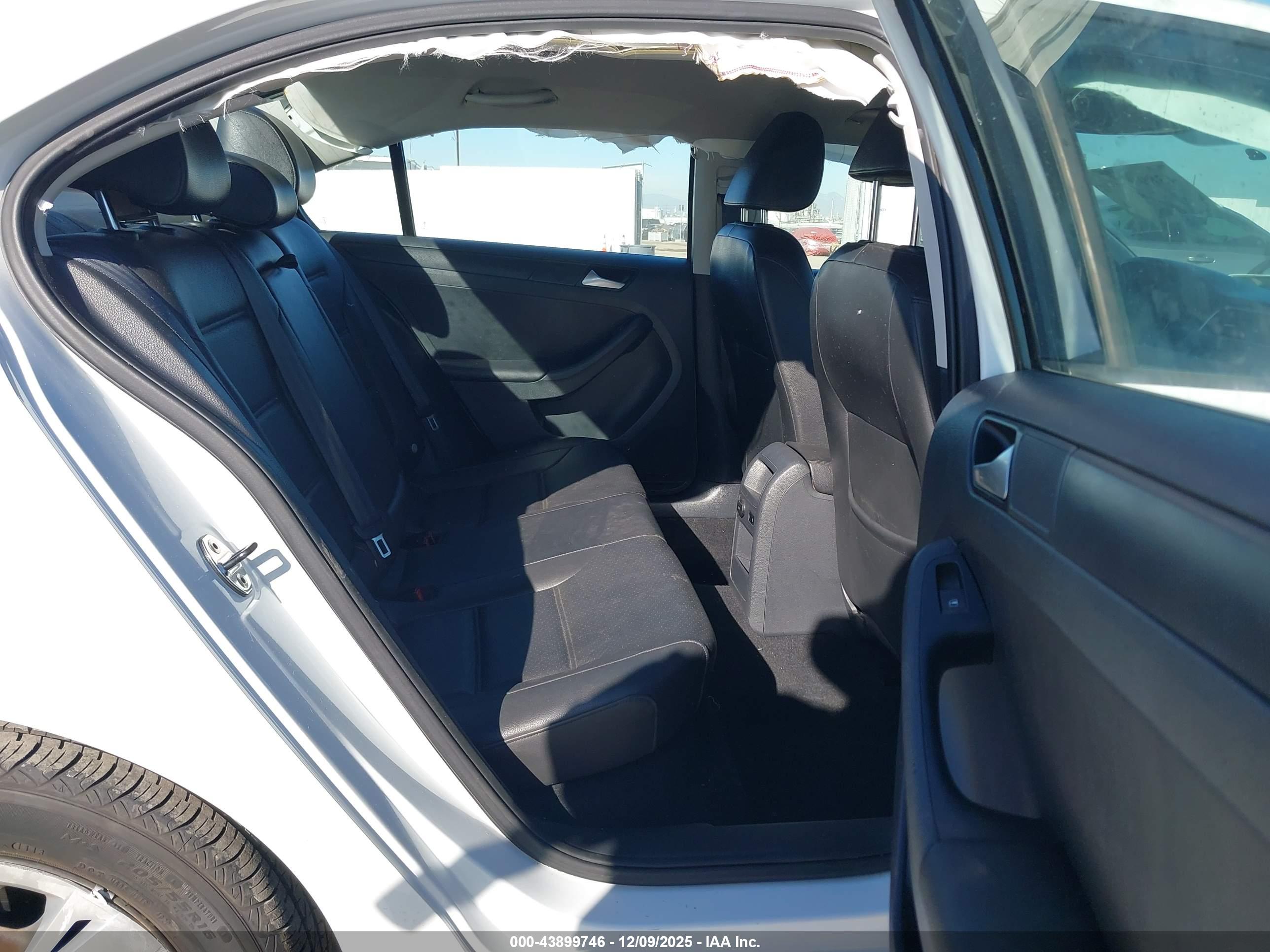 VOLKSWAGEN JETTA image 8