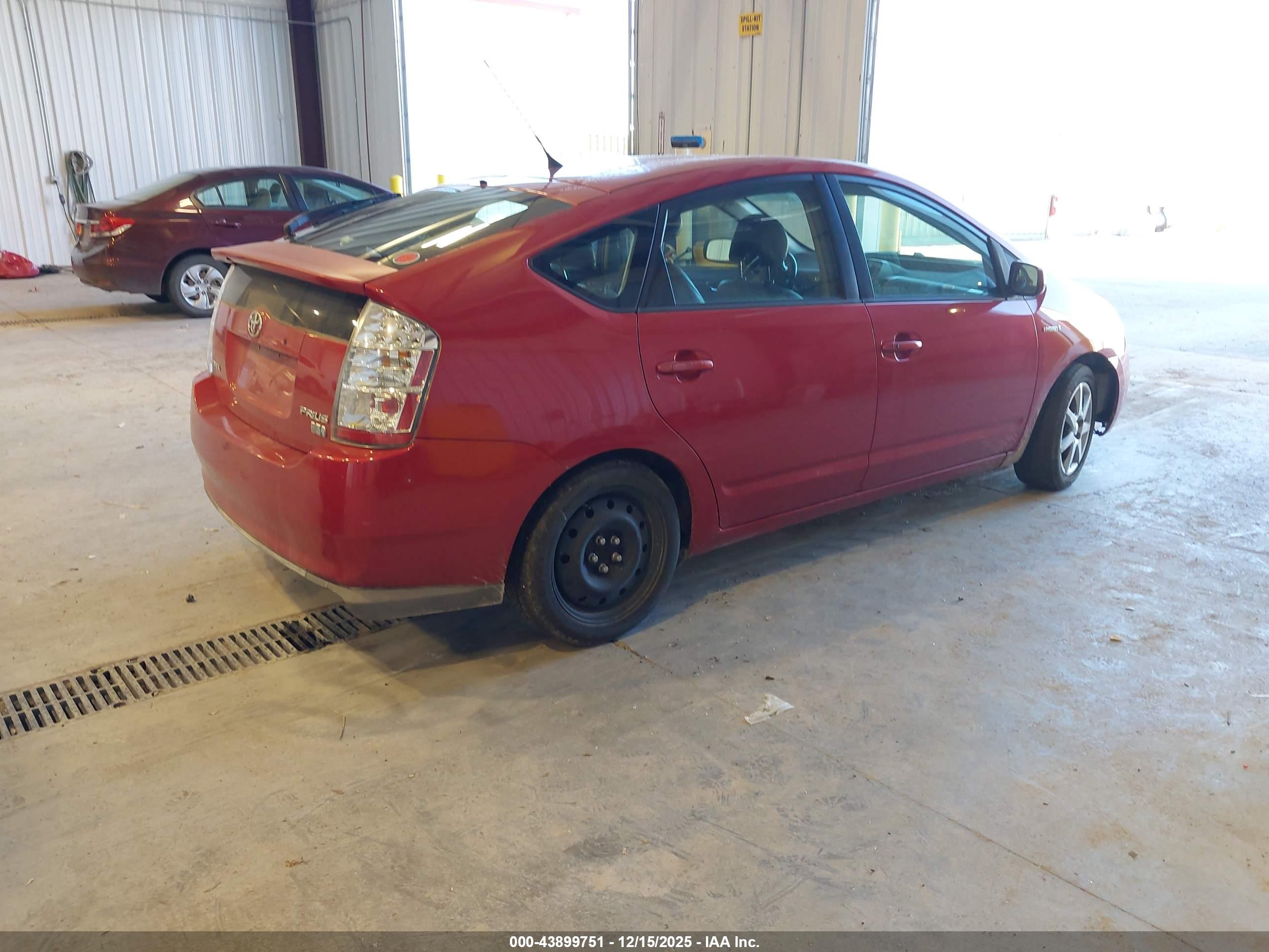 TOYOTA PRIUS image 4