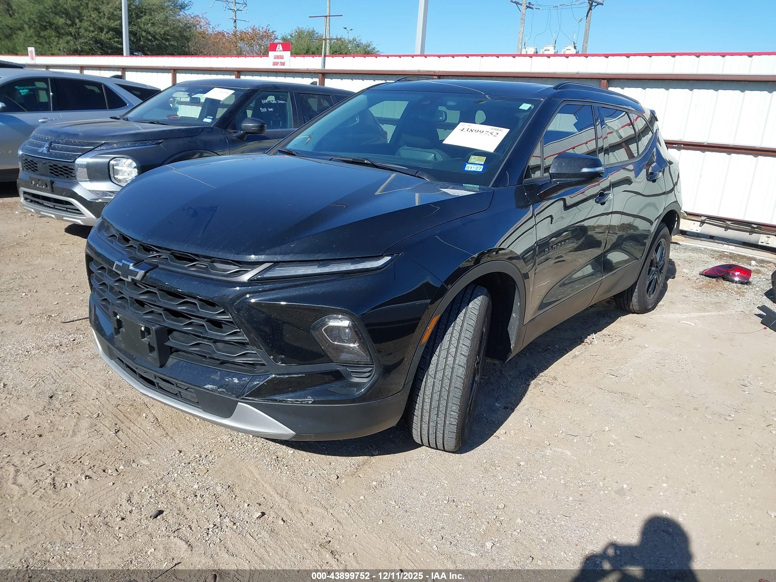 CHEVROLET BLAZER image 2